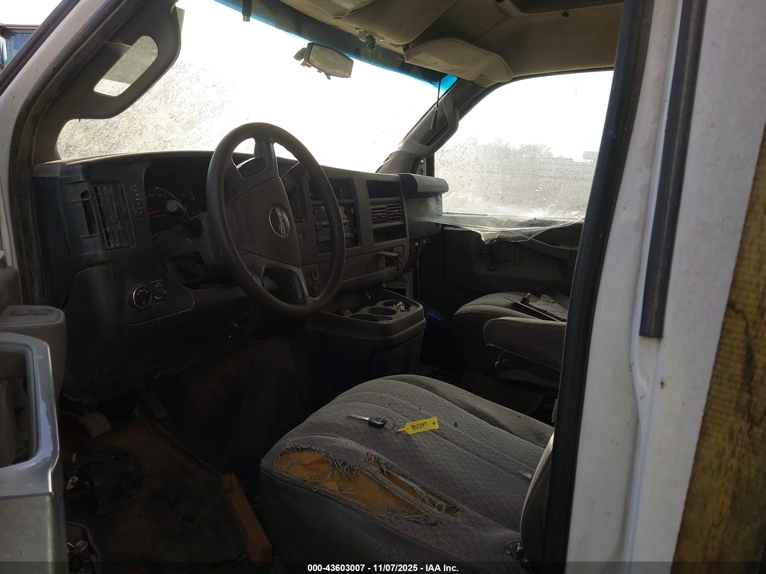 GMC SAVANA image 8