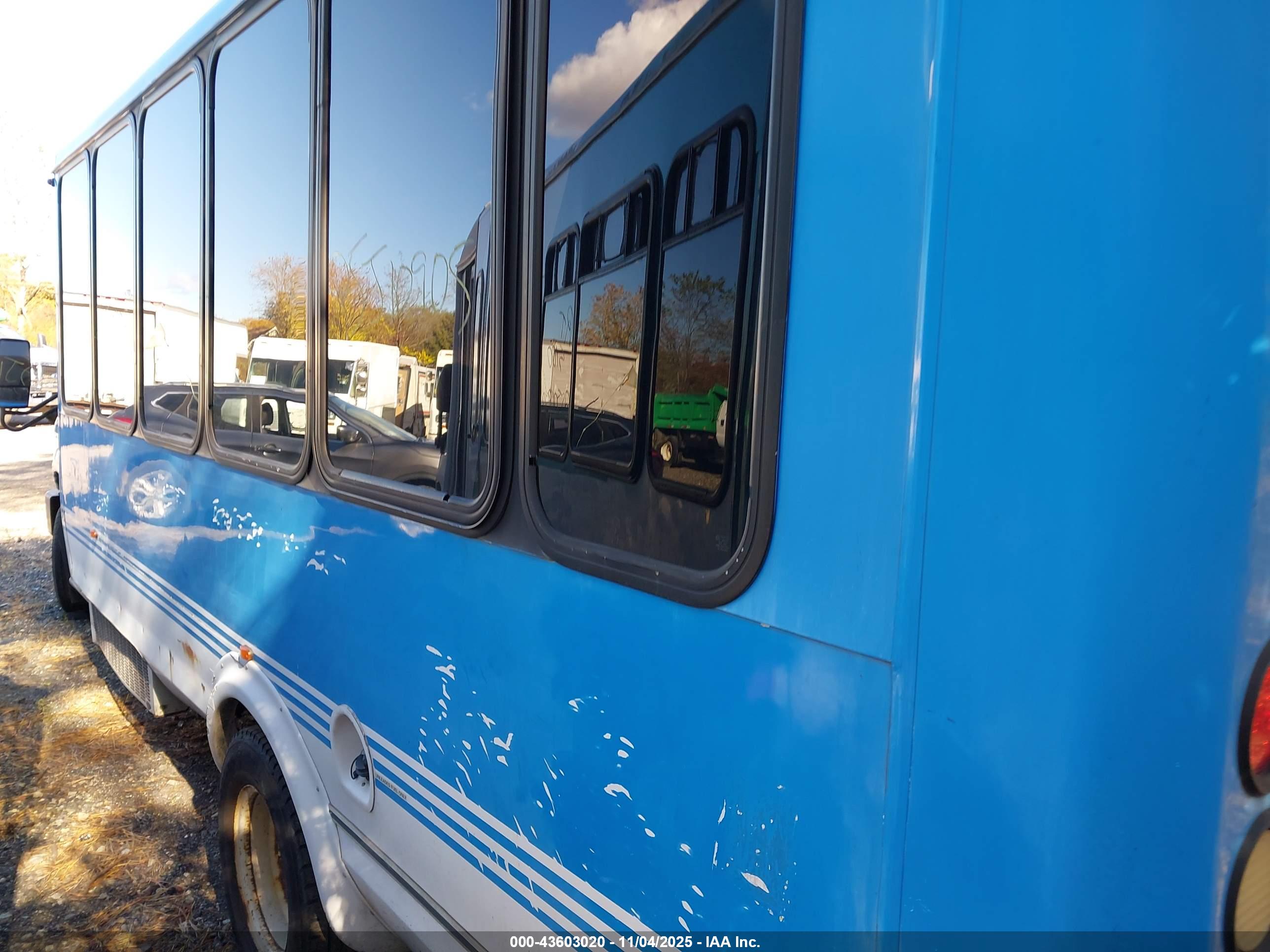 FORD E-450 image 3