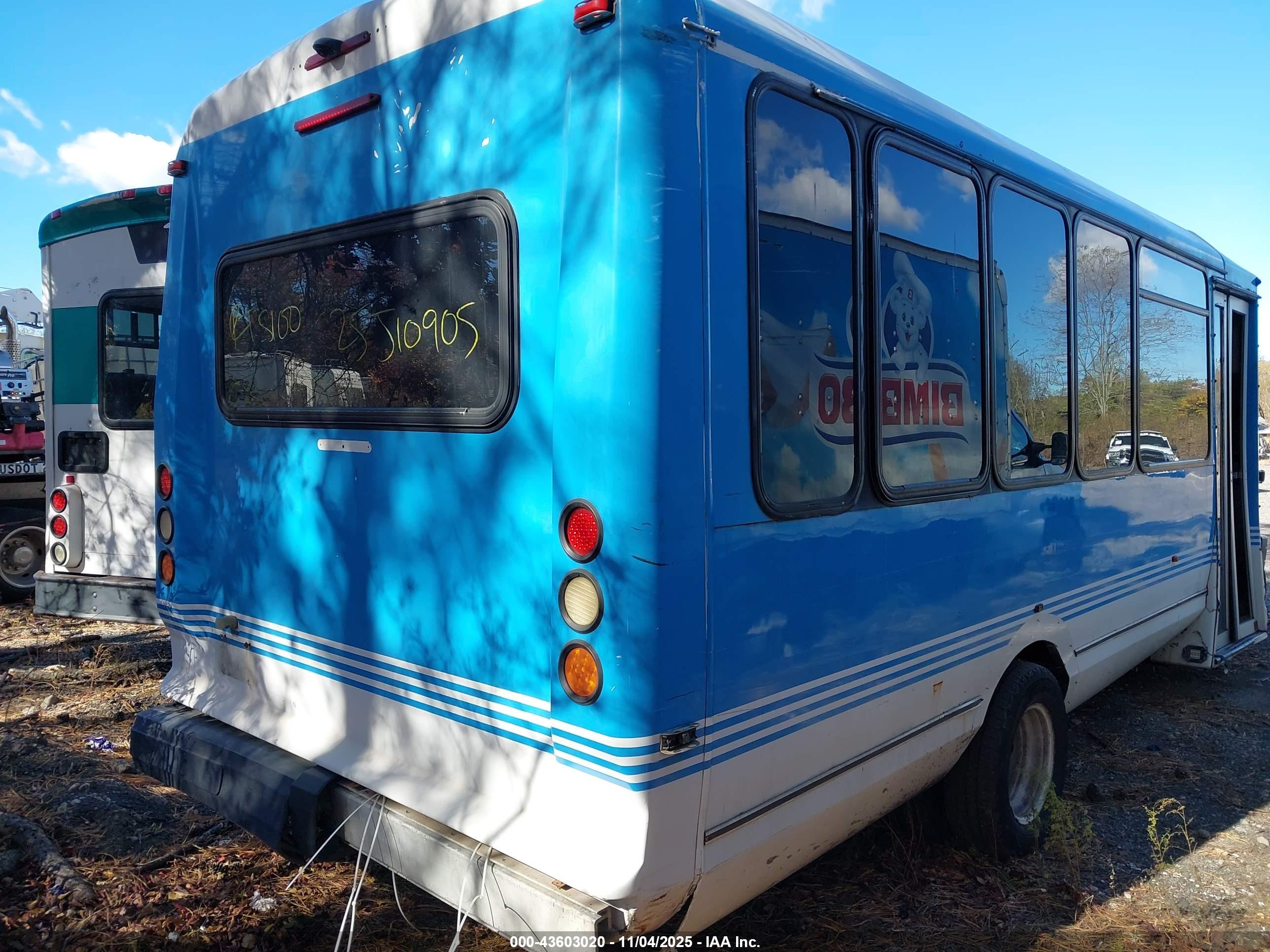 FORD E-450 image 4