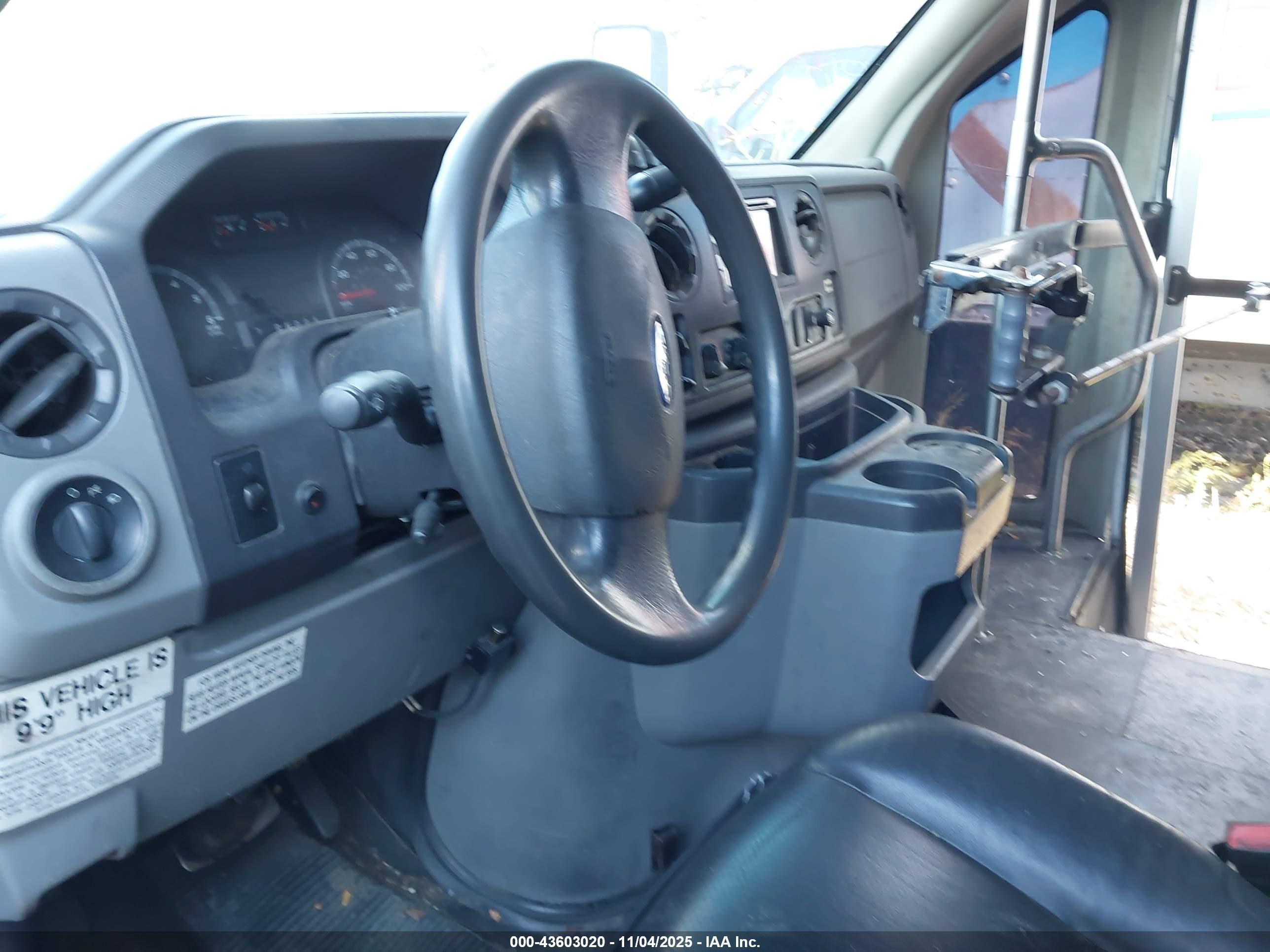 FORD E-450 image 7