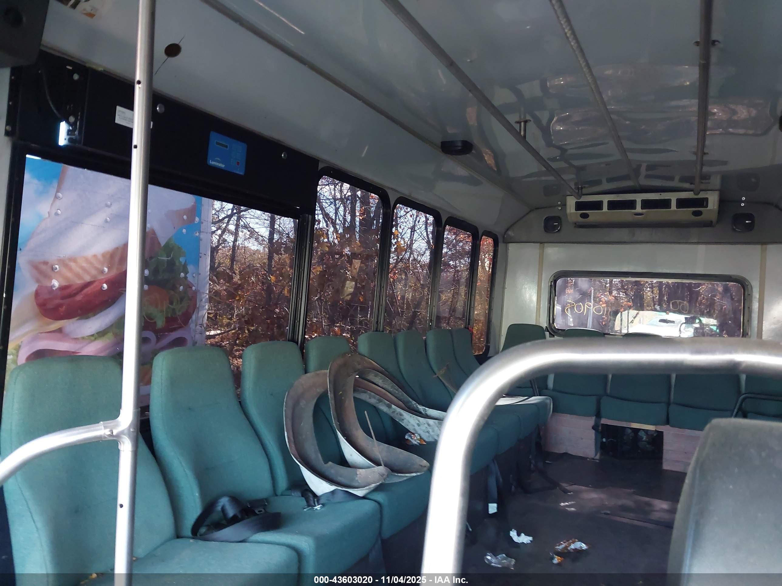 FORD E-450 image 8