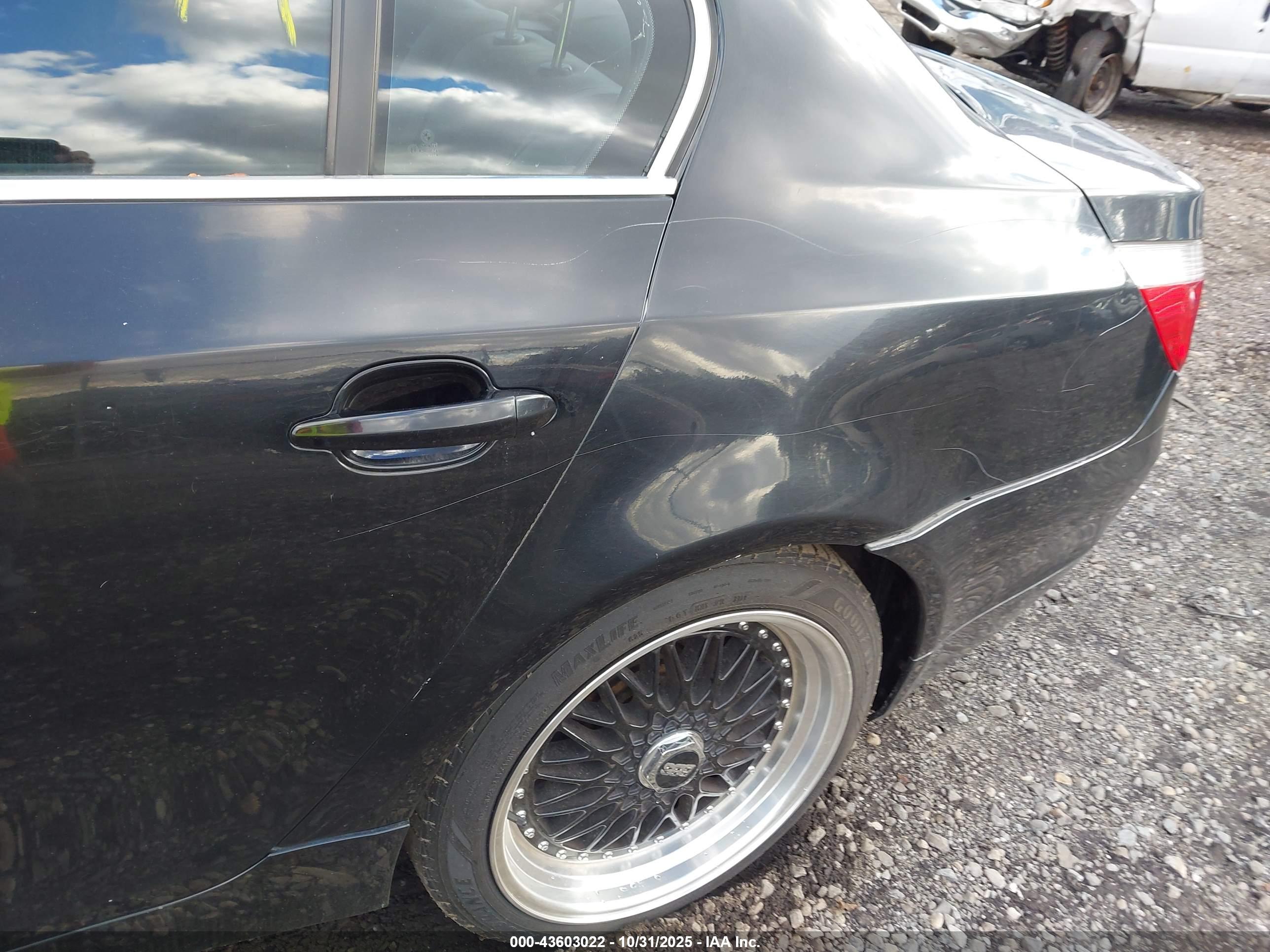 BMW 525I image 6