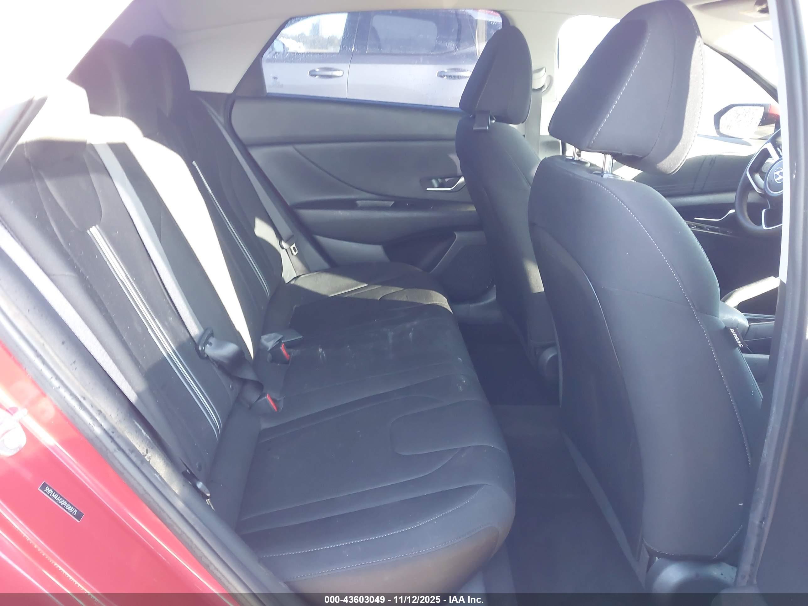 HYUNDAI ELANTRA image 8