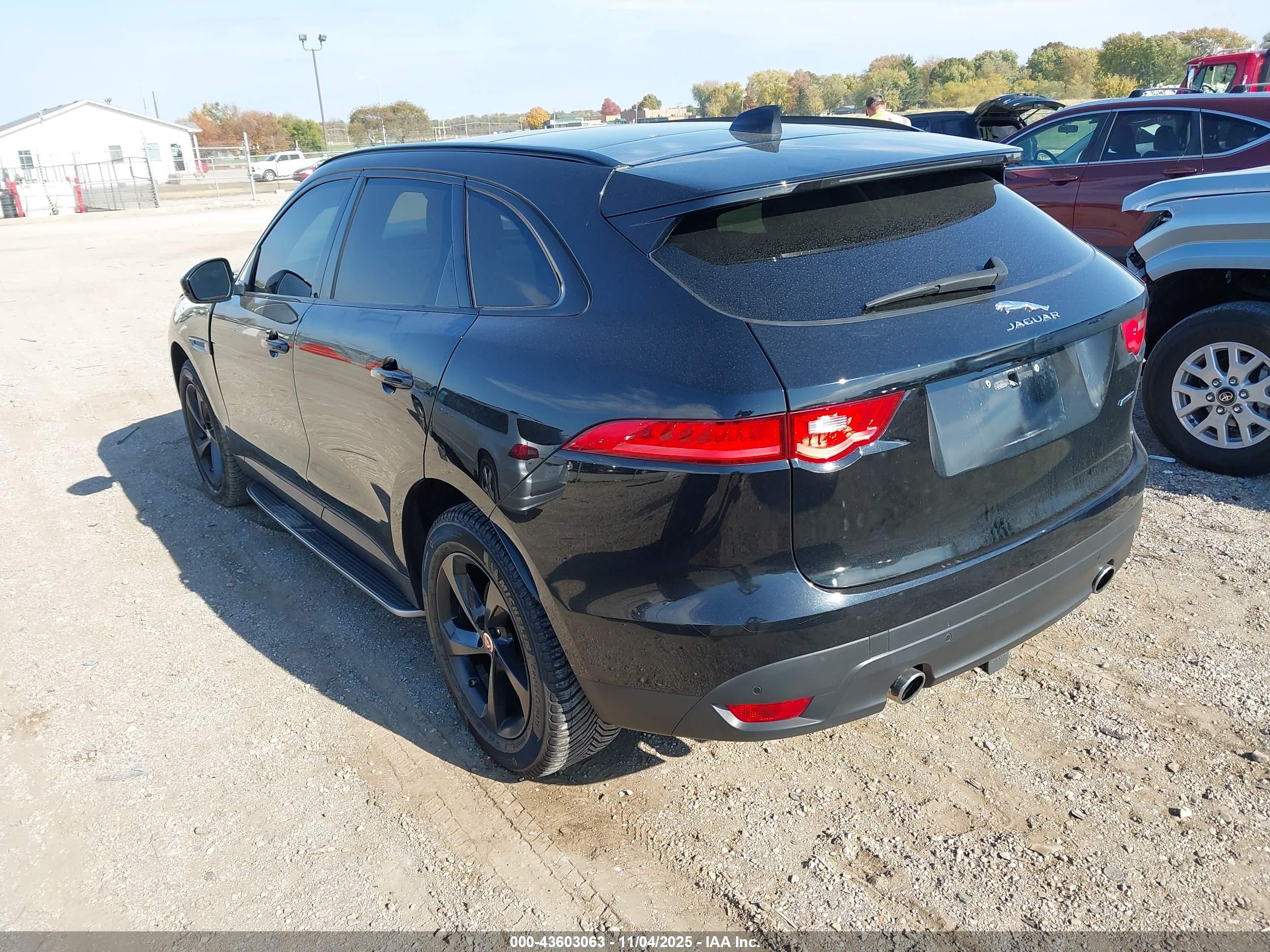JAGUAR F-PACE image 3