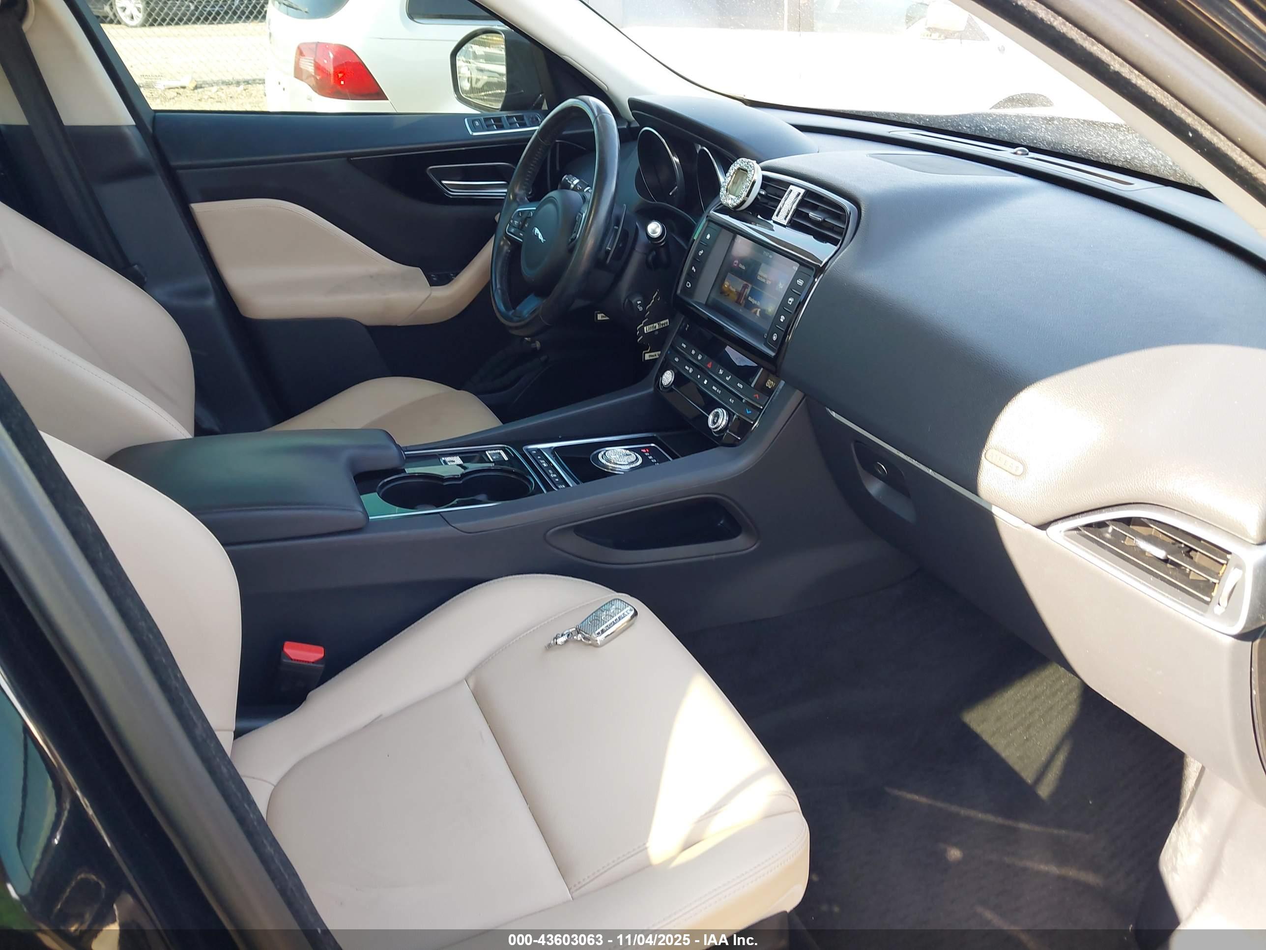 JAGUAR F-PACE image 5