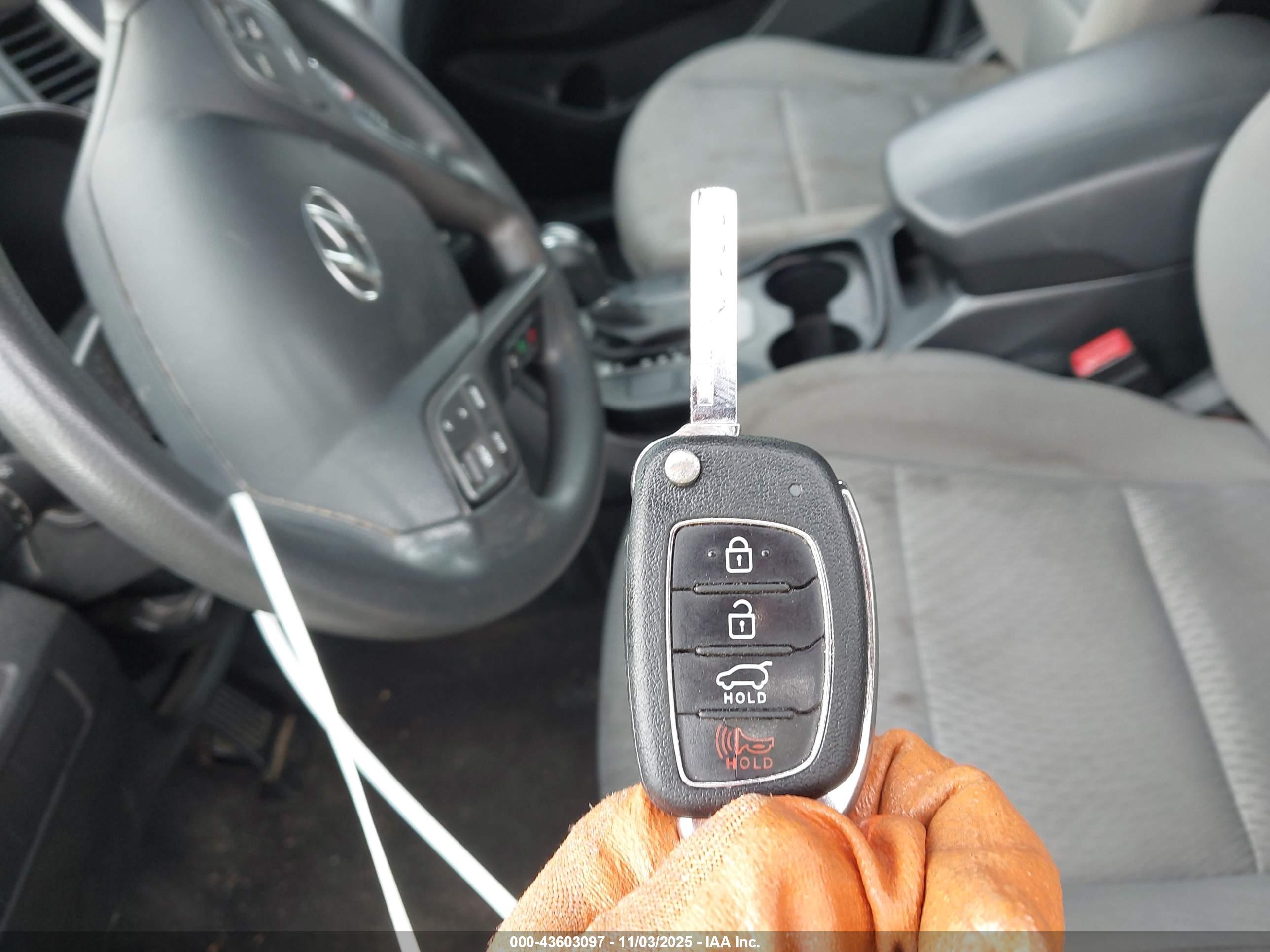 HYUNDAI SANTA image 11