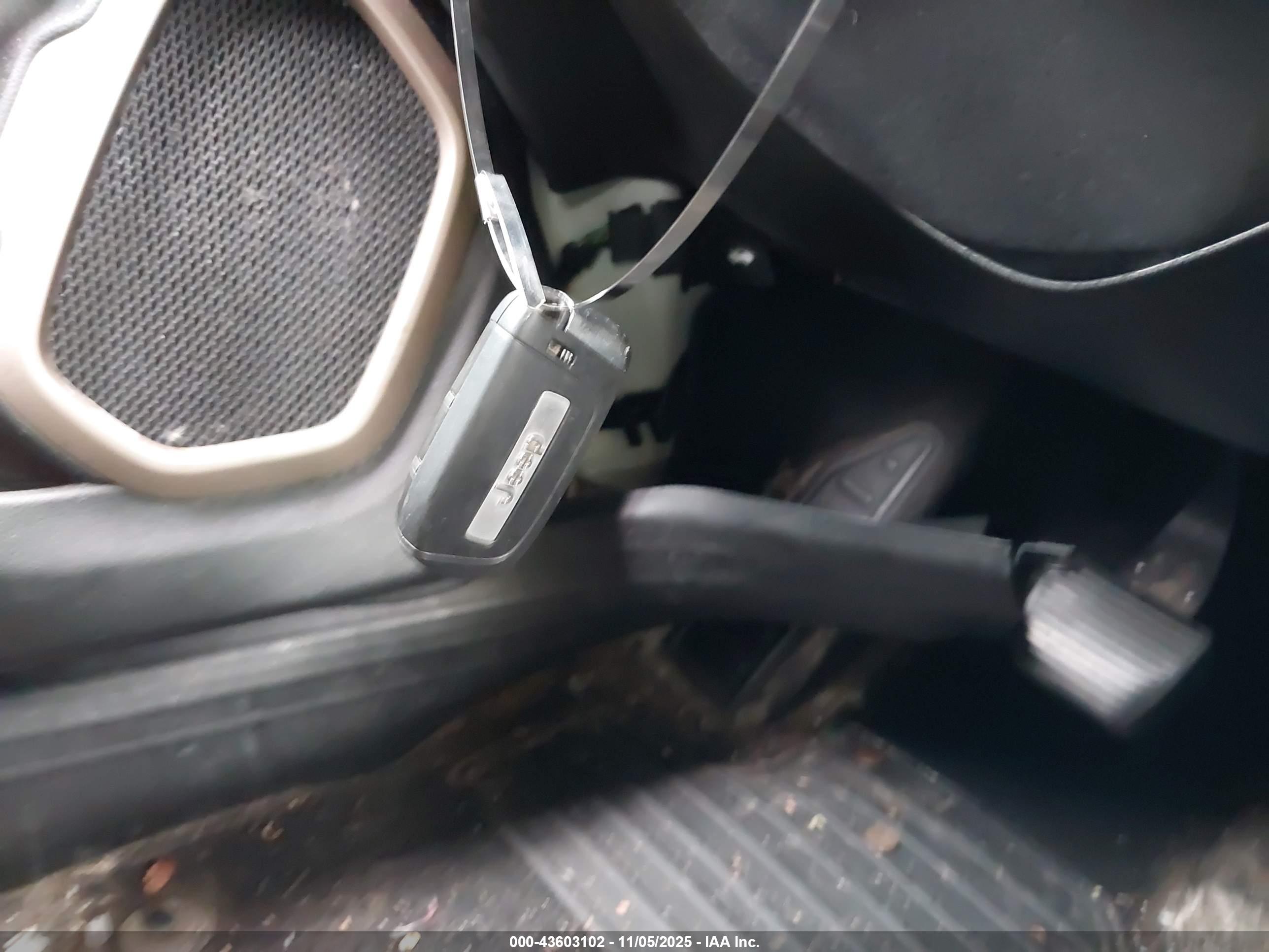 JEEP RENEGADE image 11
