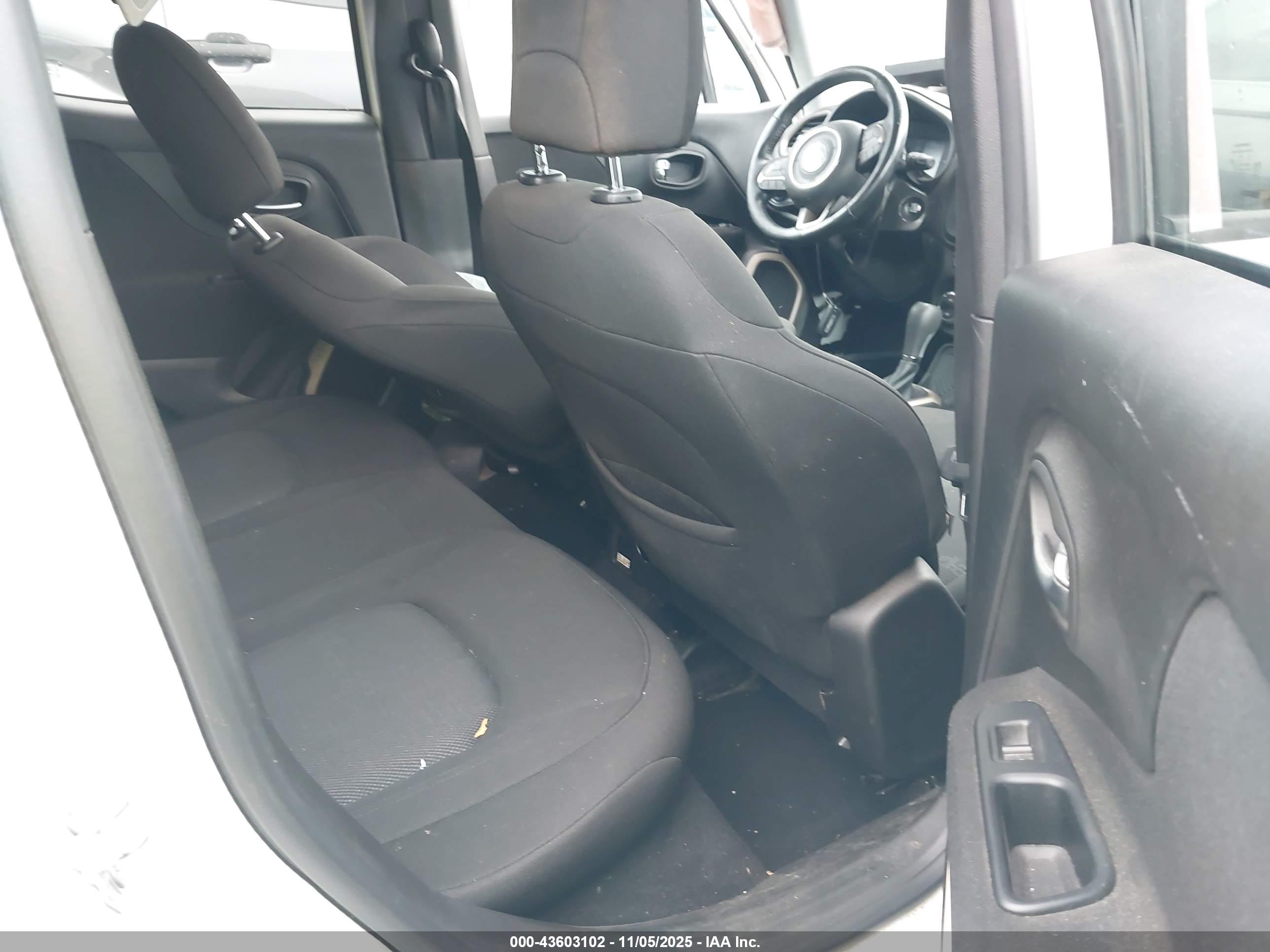 JEEP RENEGADE image 8