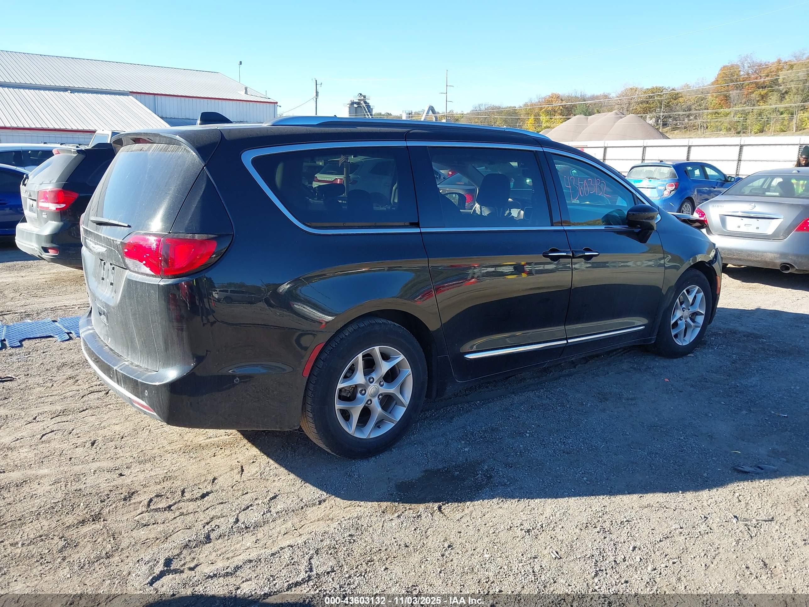 CHRYSLER PACIFICA image 4