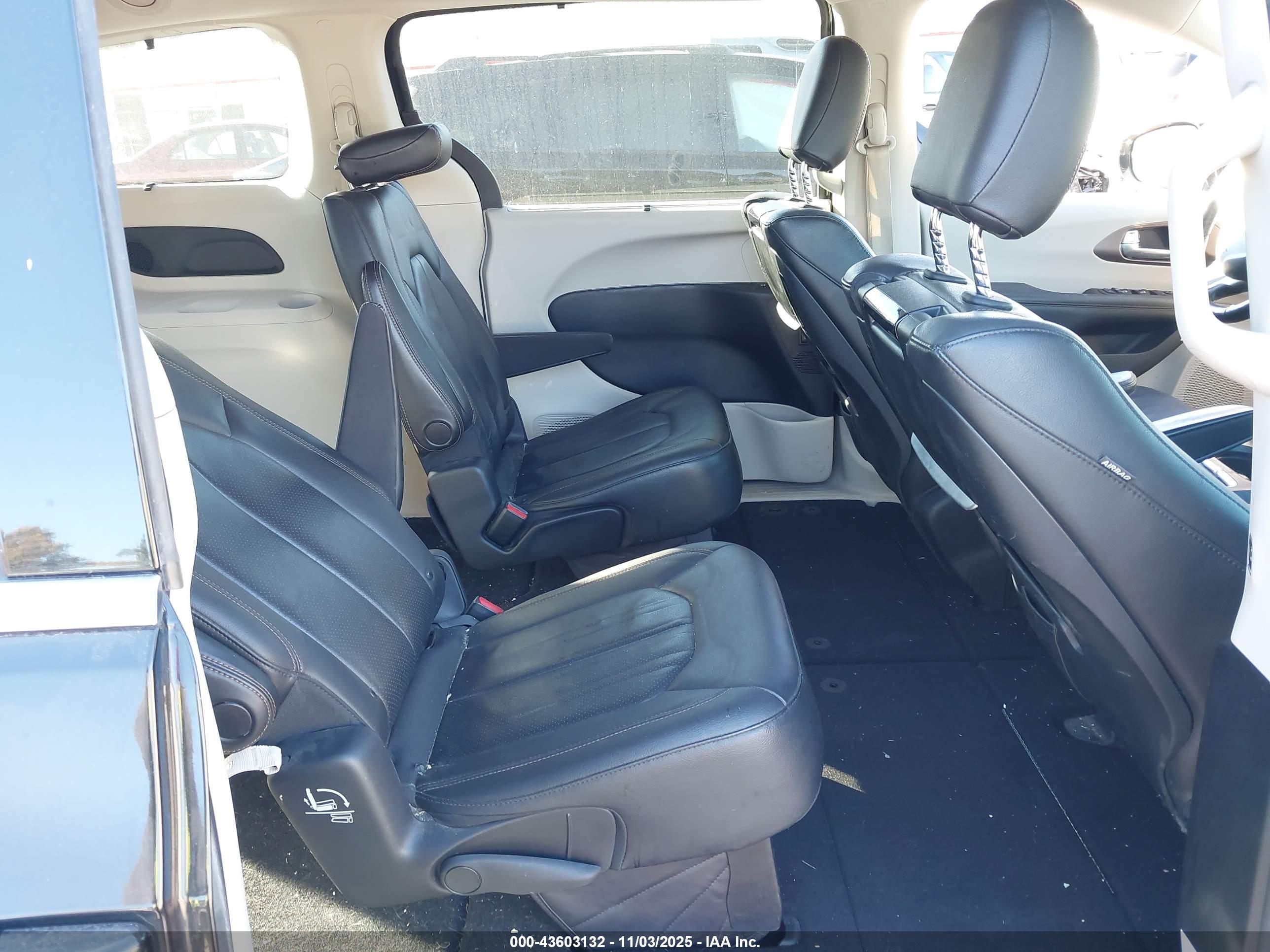CHRYSLER PACIFICA image 8