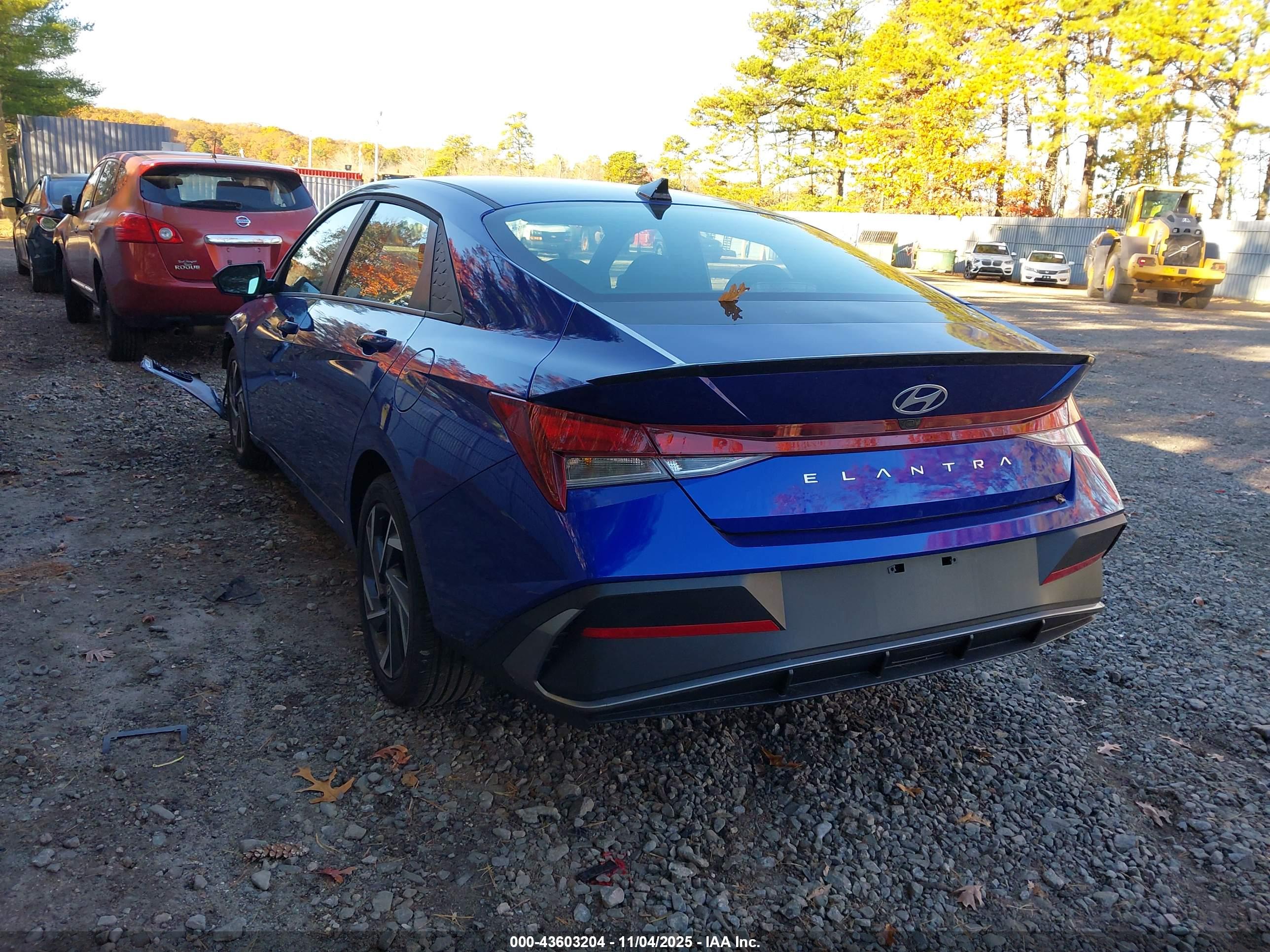 HYUNDAI ELANTRA image 3