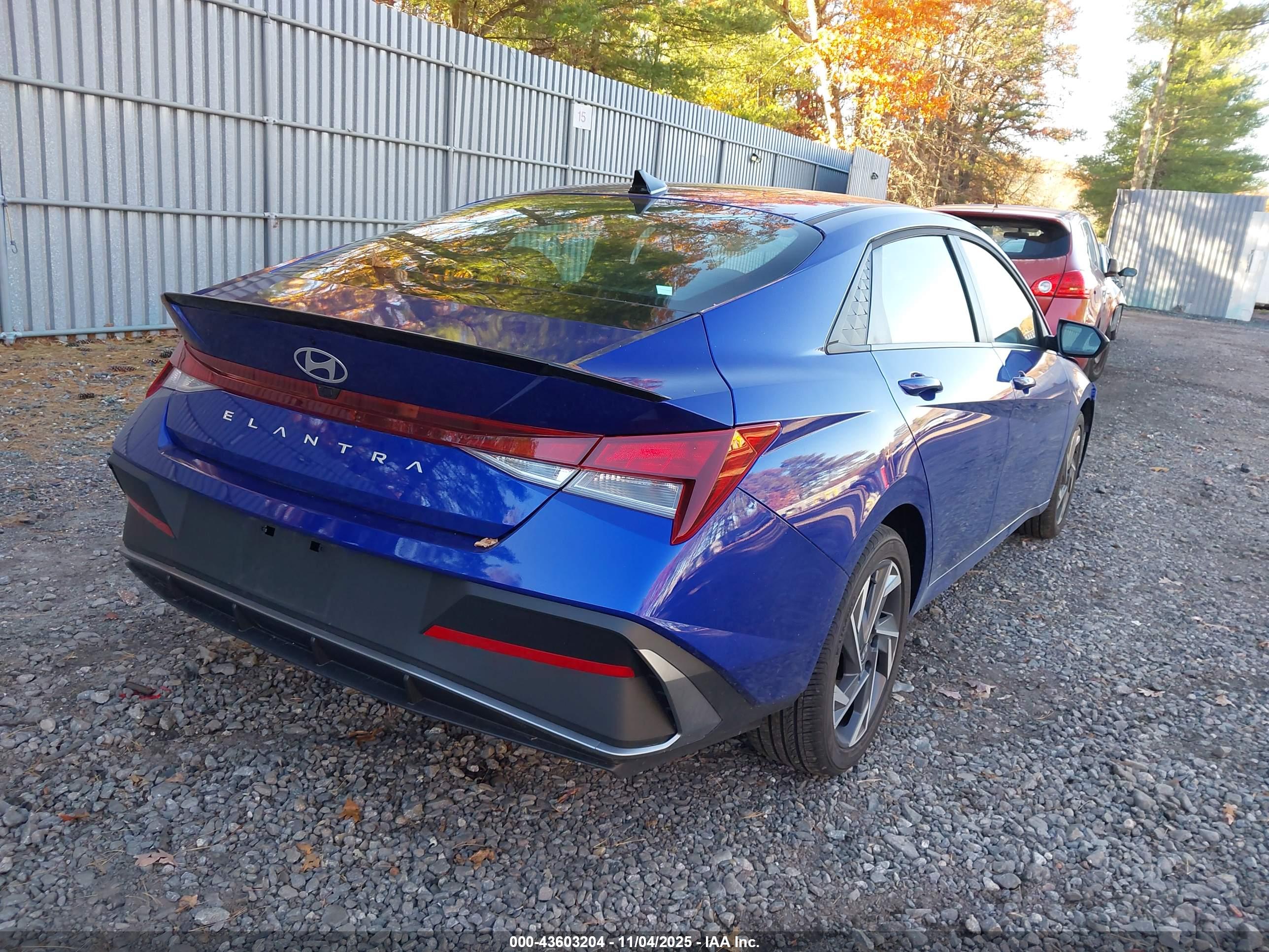 HYUNDAI ELANTRA image 4