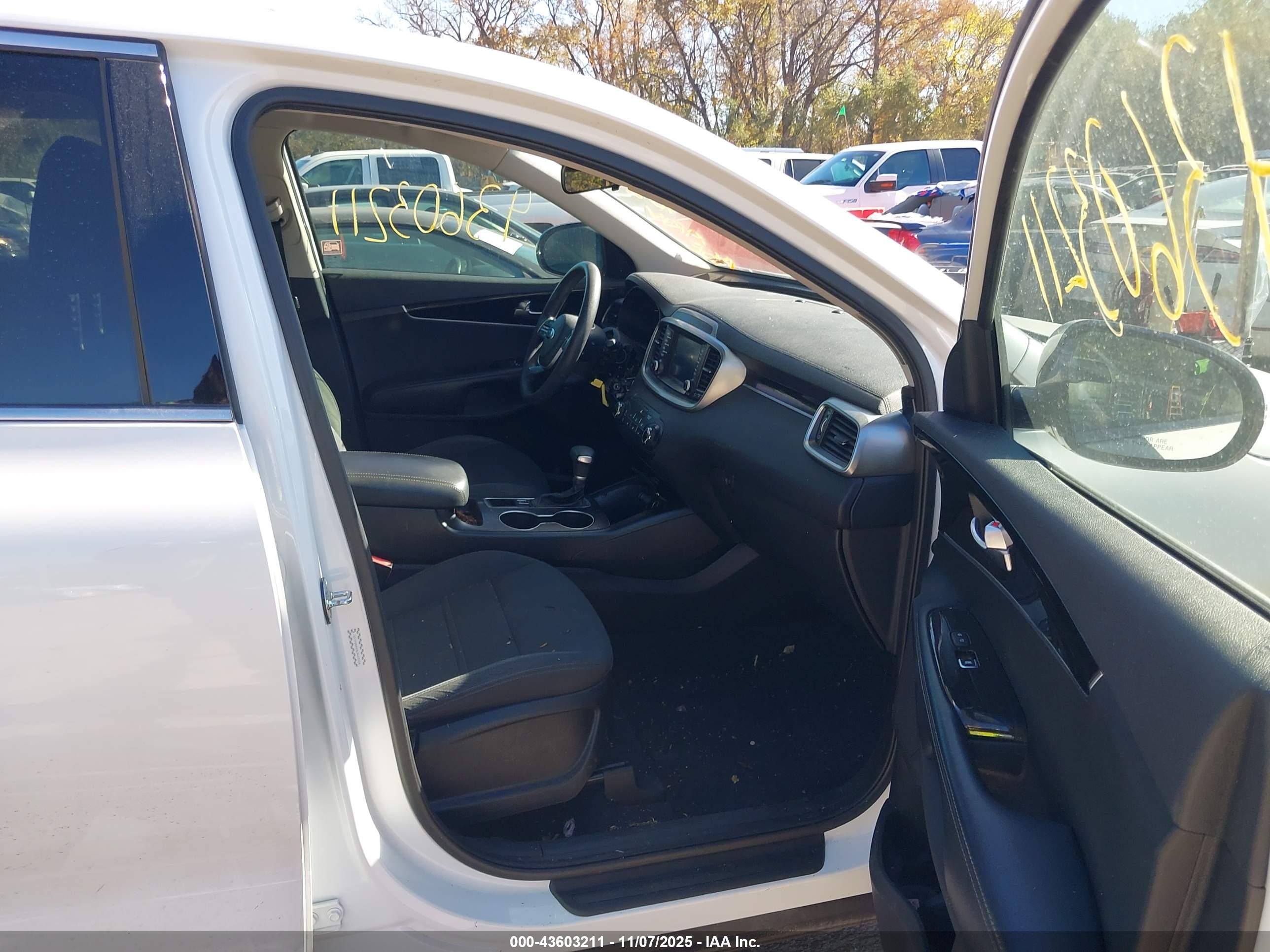 KIA SORENTO image 5