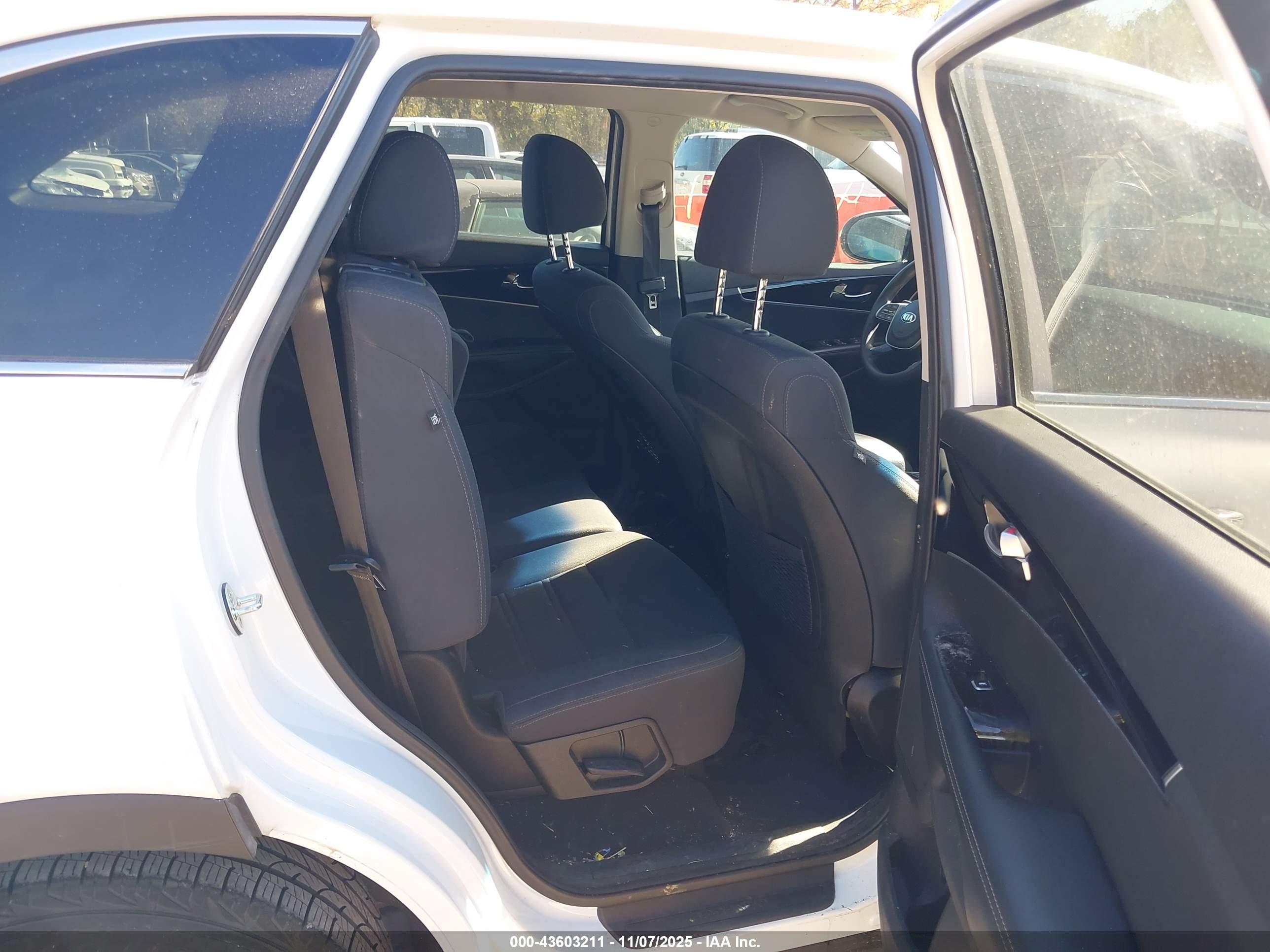 KIA SORENTO image 8