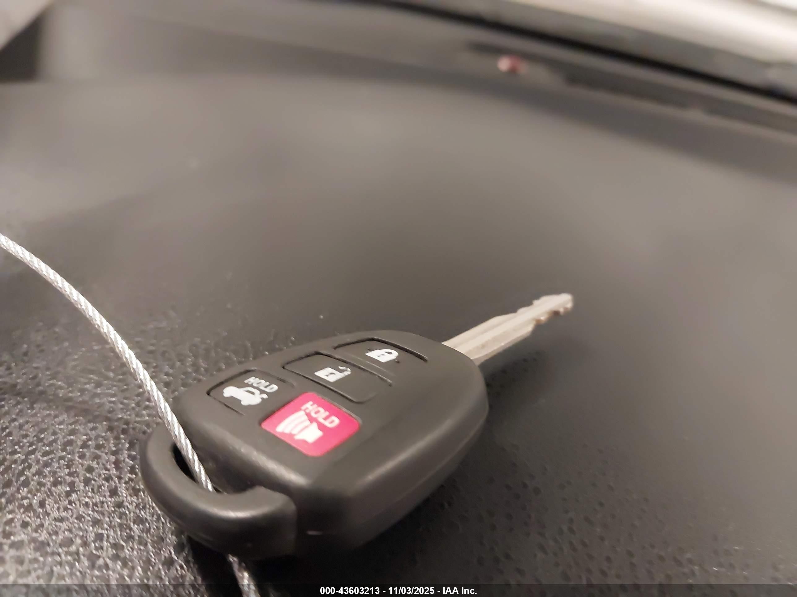 TOYOTA COROLLA image 11