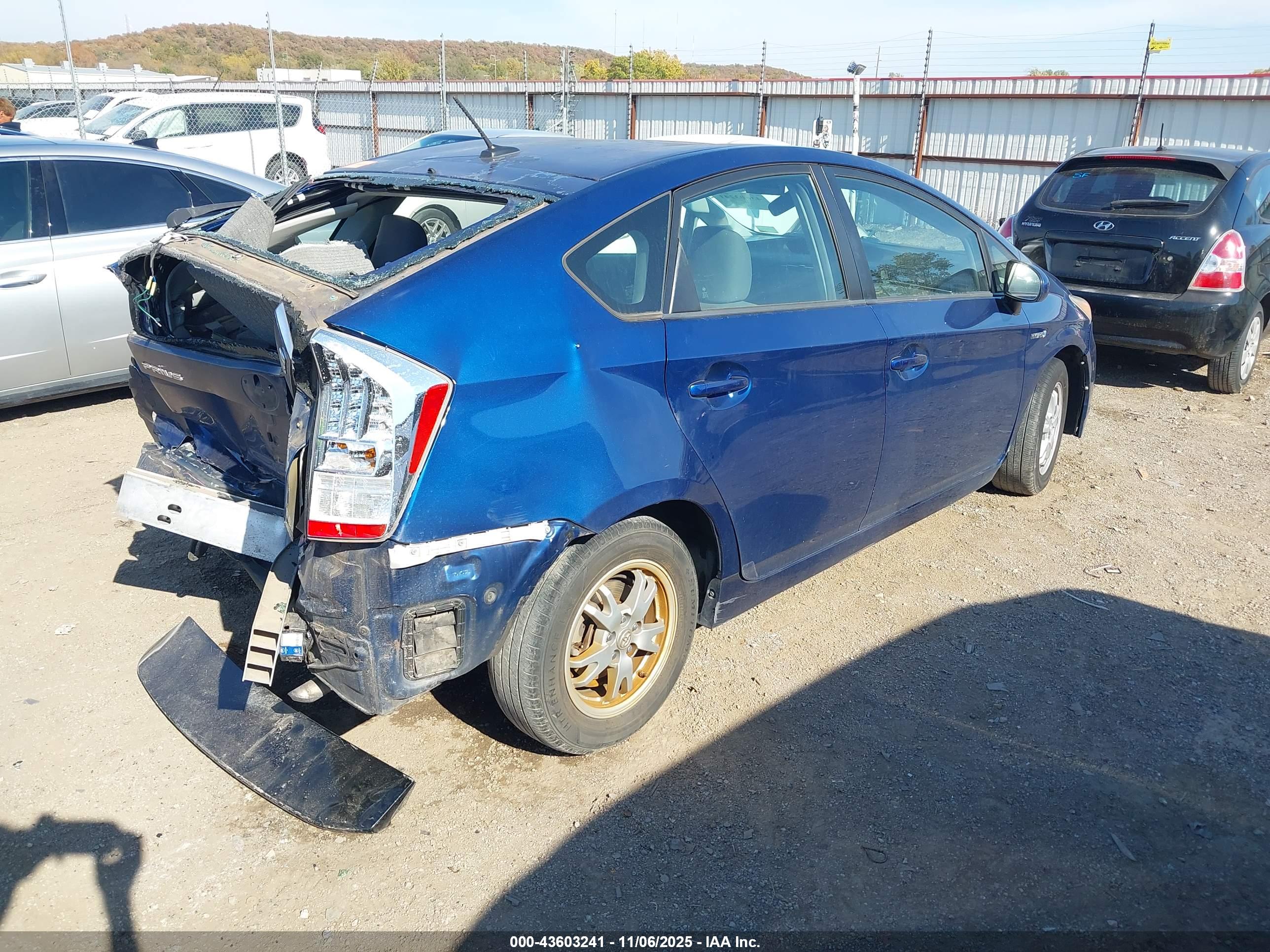 TOYOTA PRIUS image 4