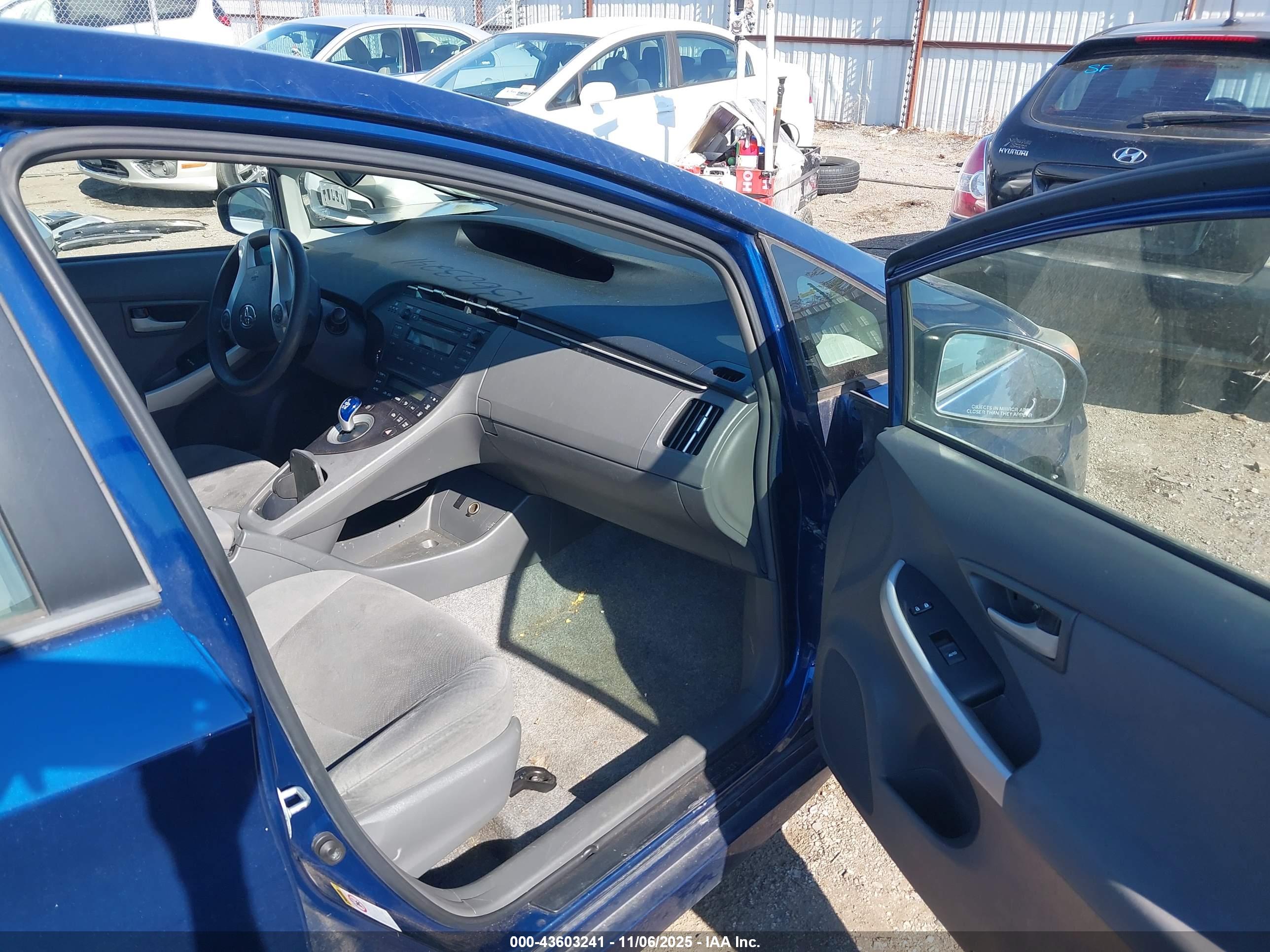 TOYOTA PRIUS image 5