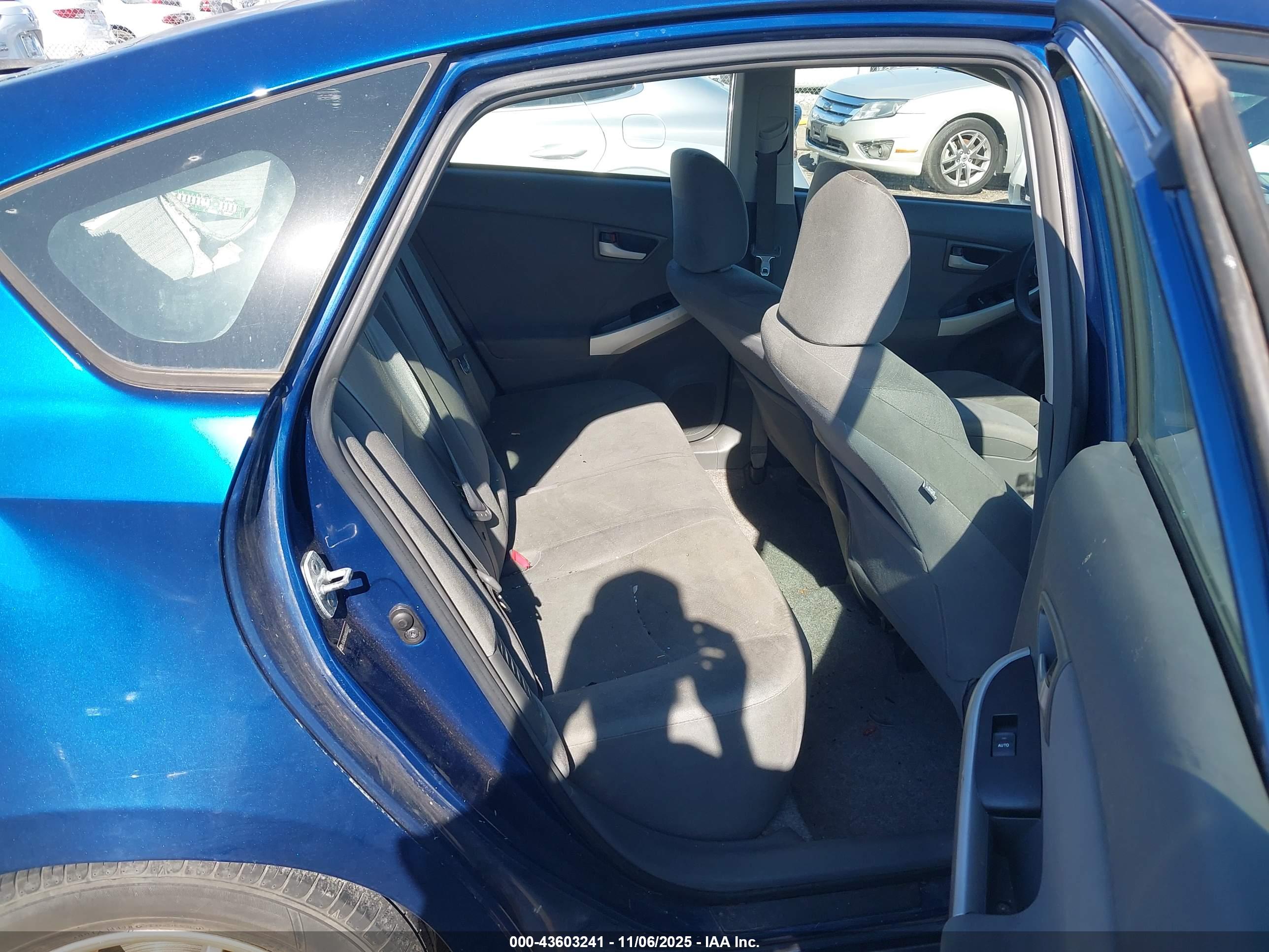TOYOTA PRIUS image 8