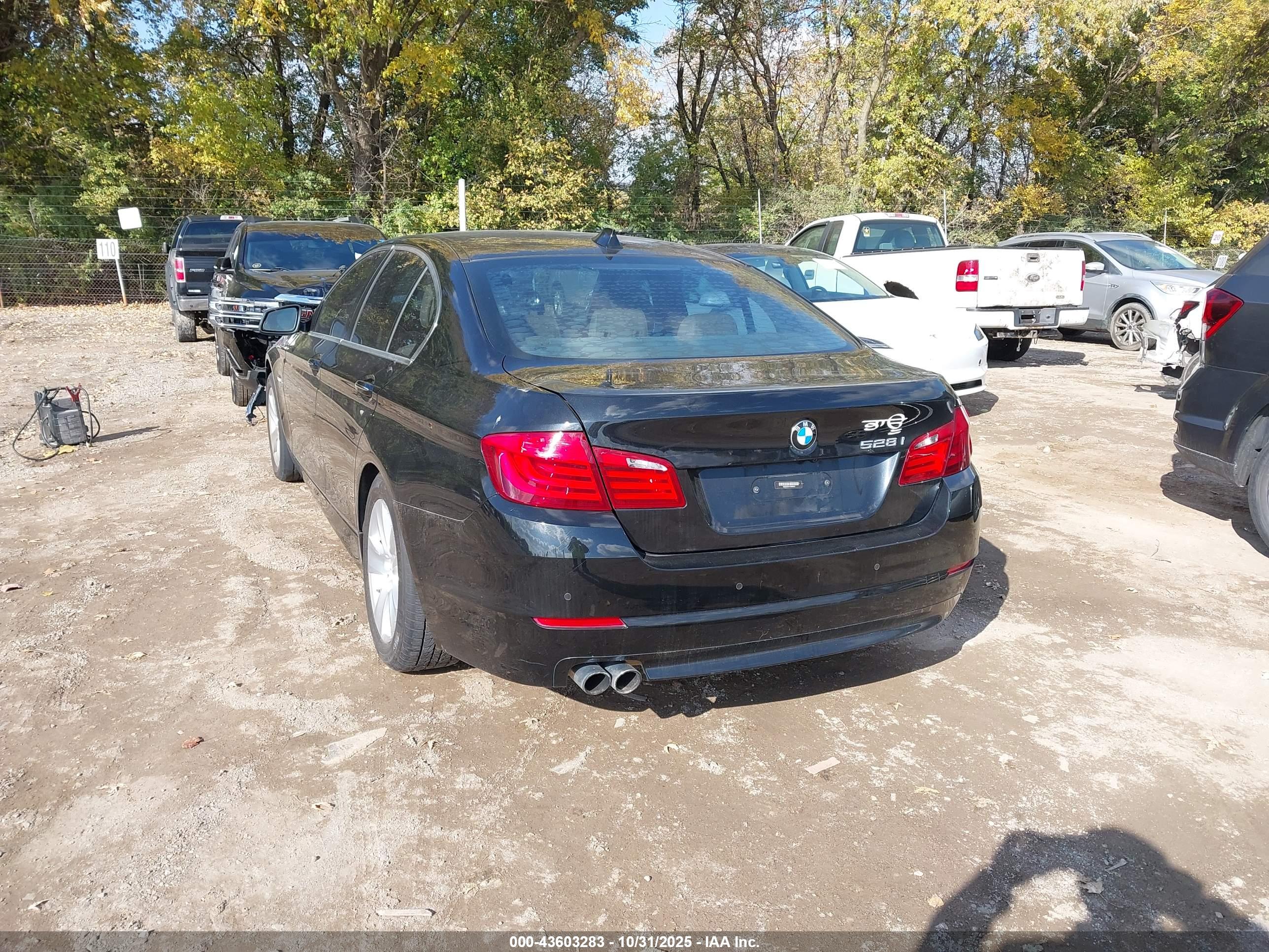 BMW 528I image 3