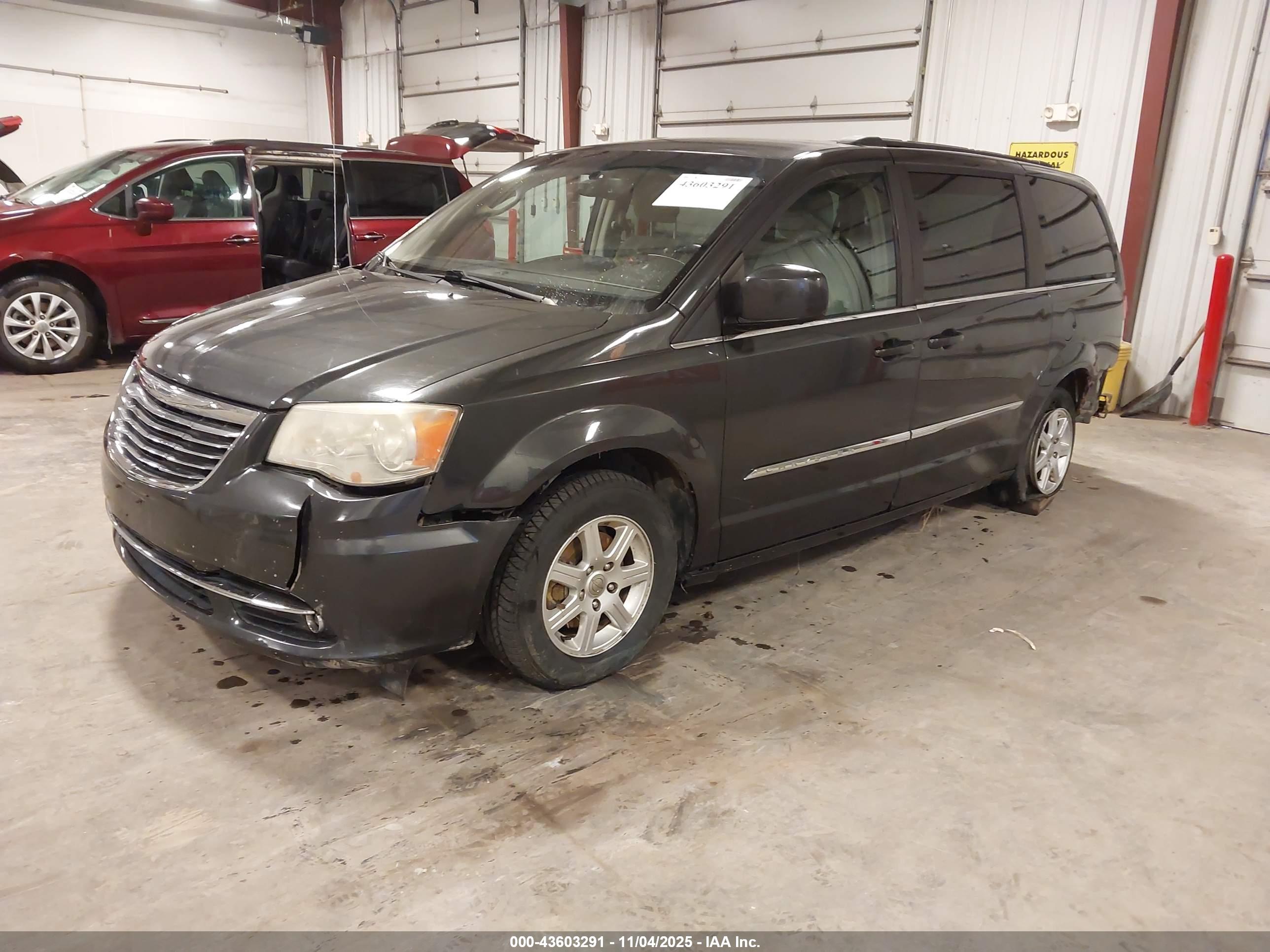 CHRYSLER TOWN image 2