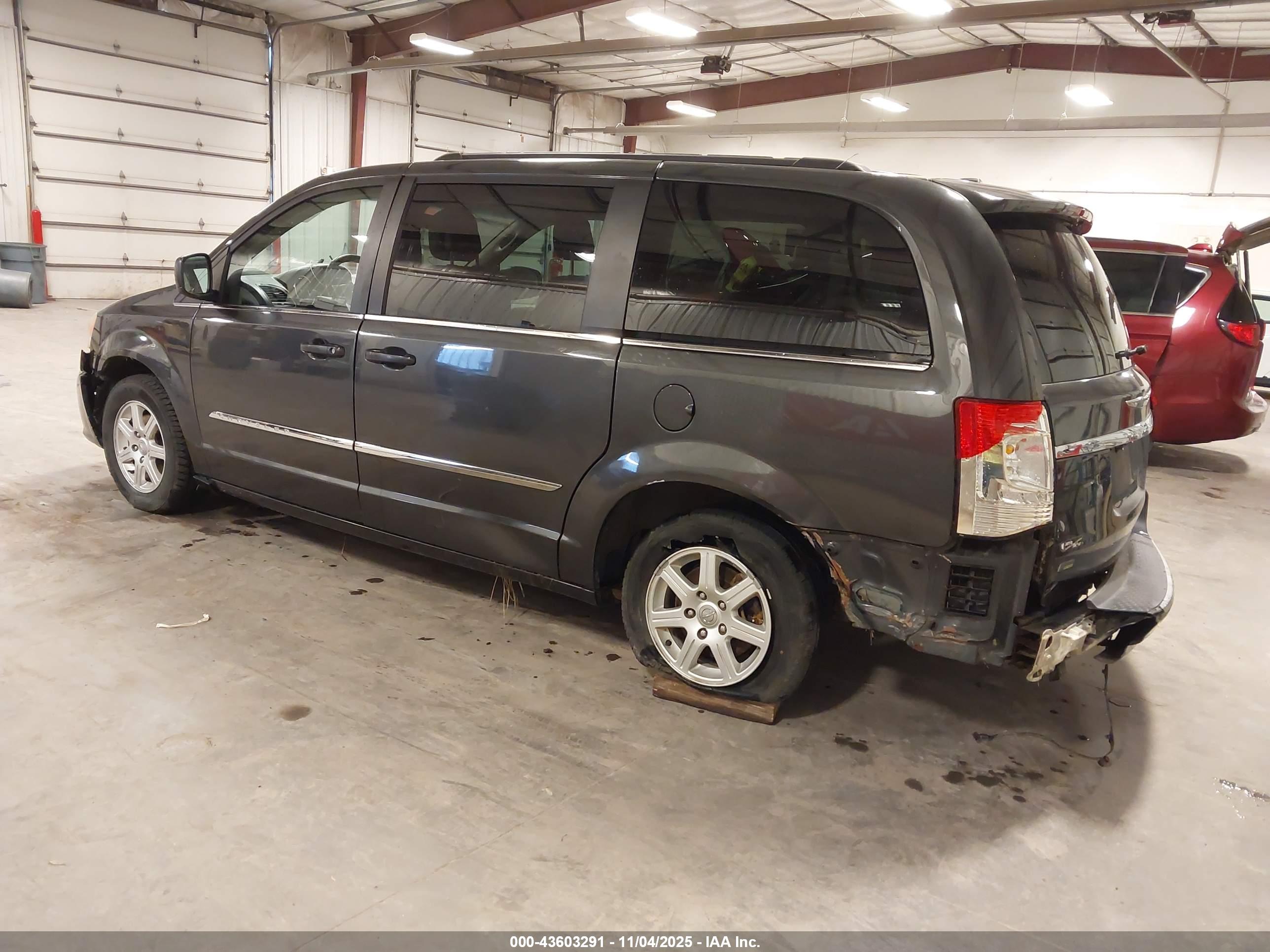 CHRYSLER TOWN image 3