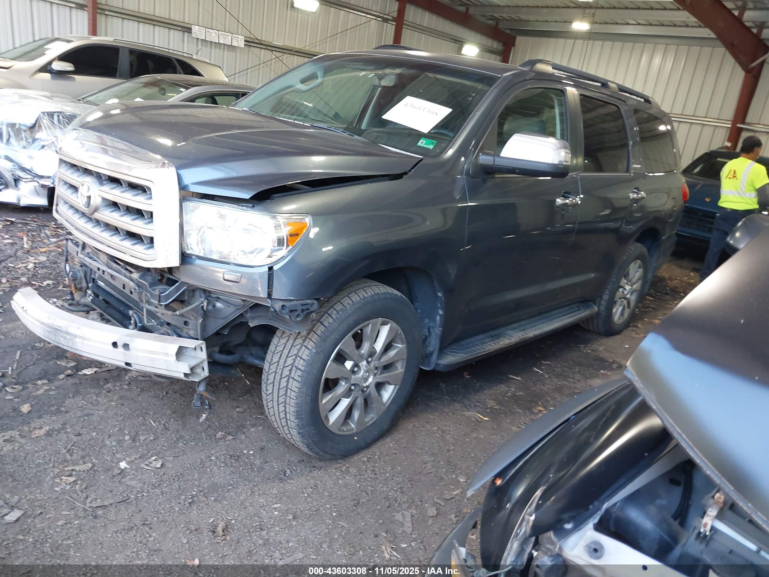 TOYOTA SEQUOIA image 2