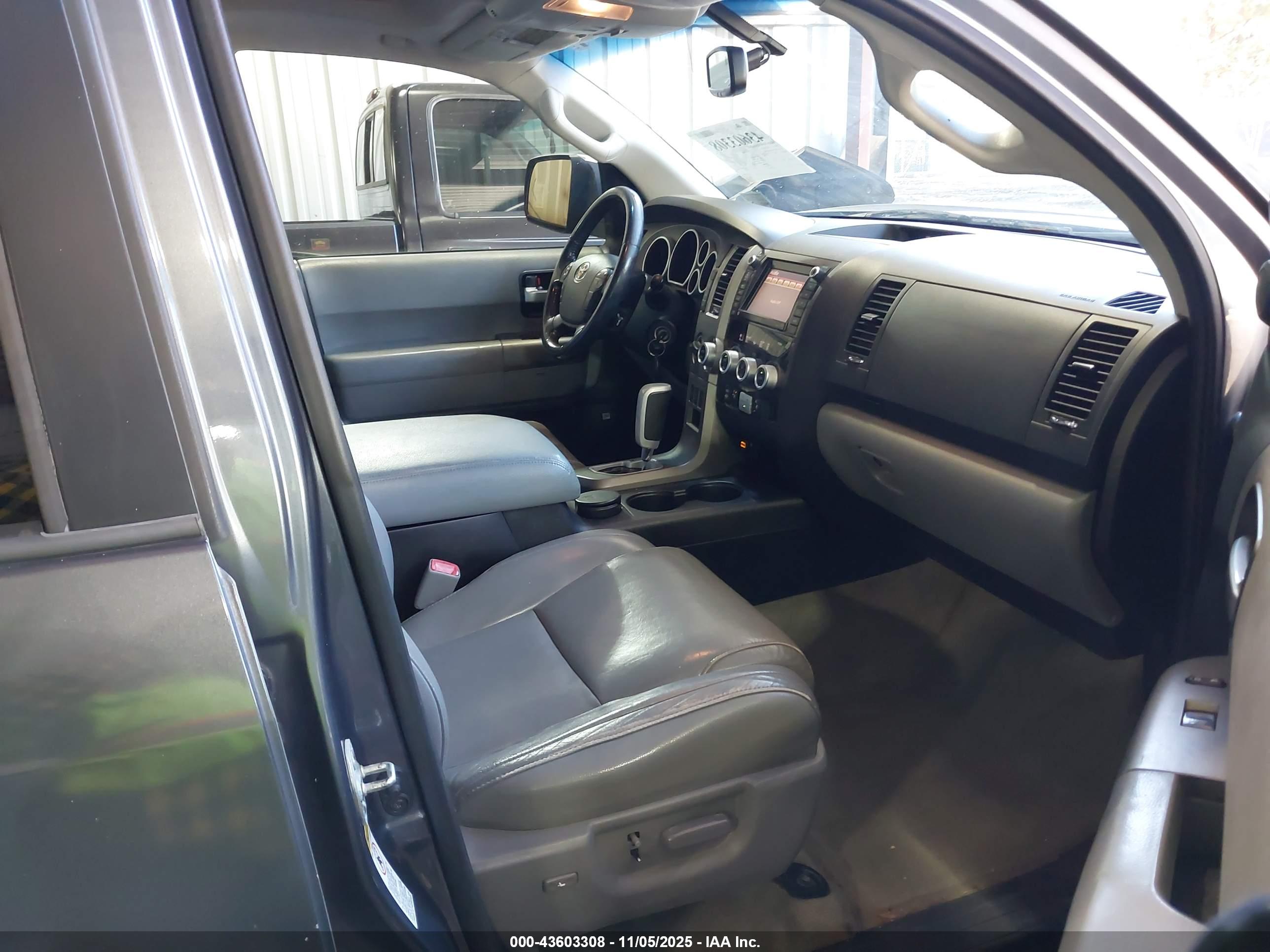 TOYOTA SEQUOIA image 5