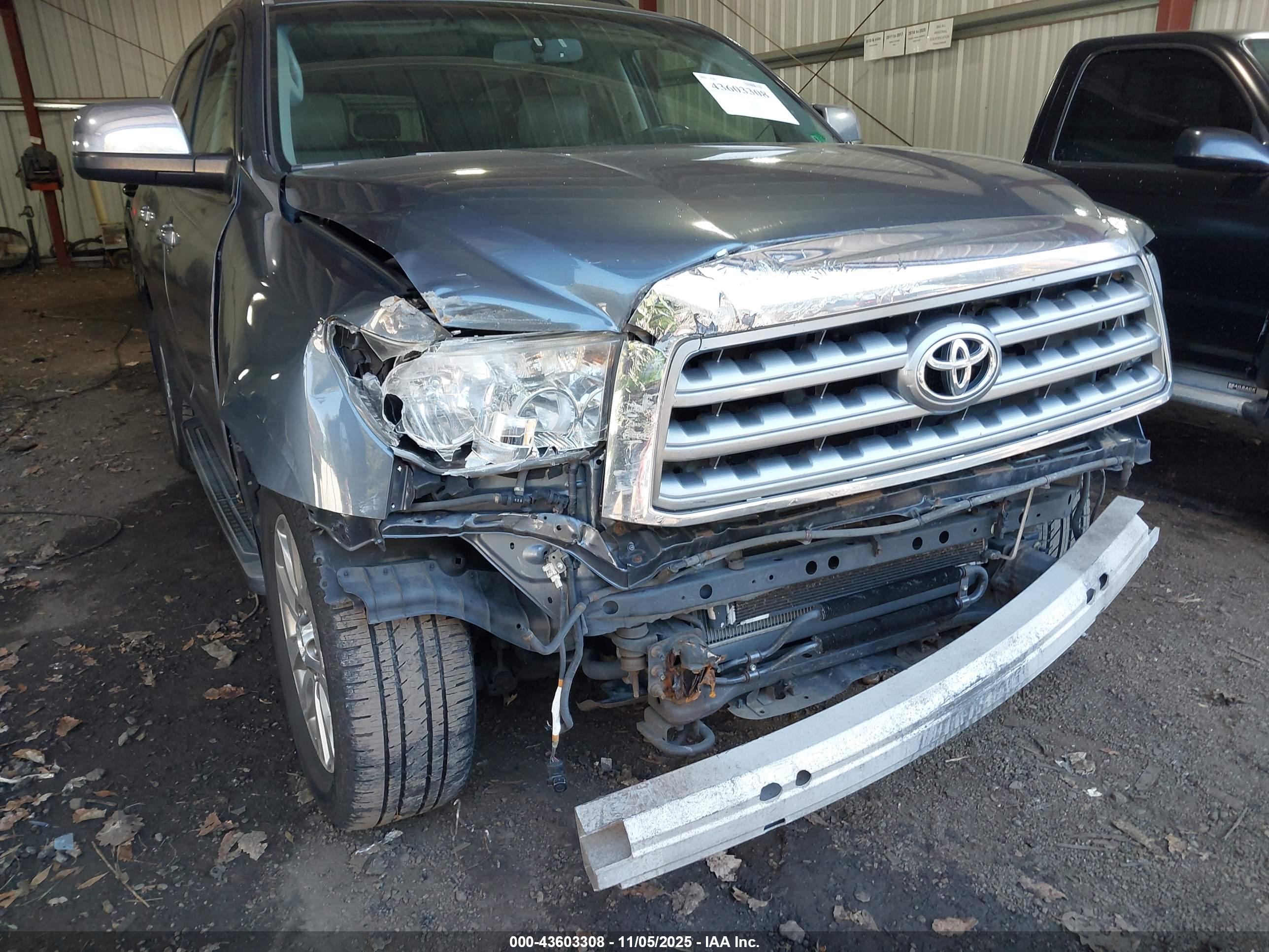 TOYOTA SEQUOIA image 6