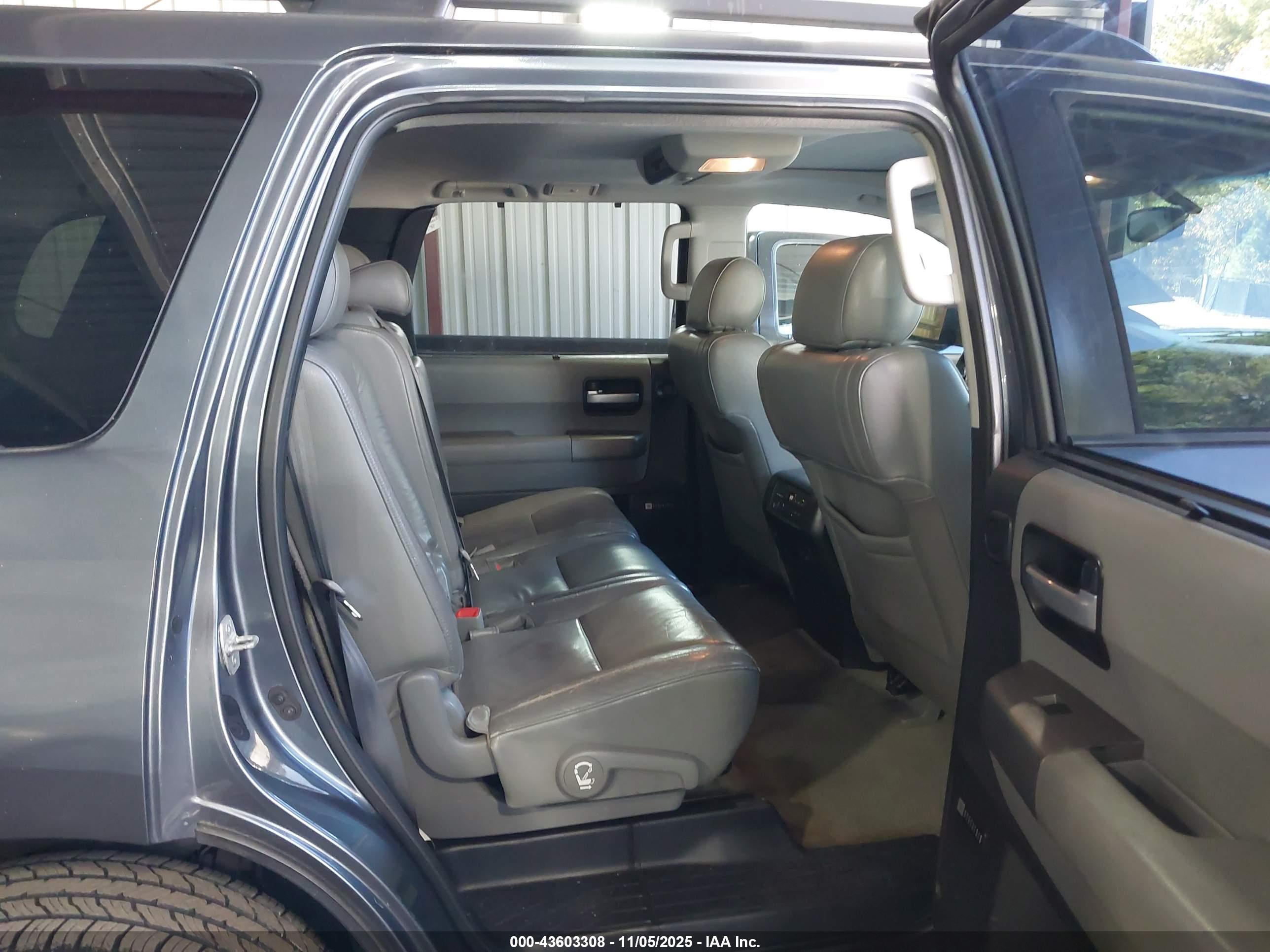 TOYOTA SEQUOIA image 8