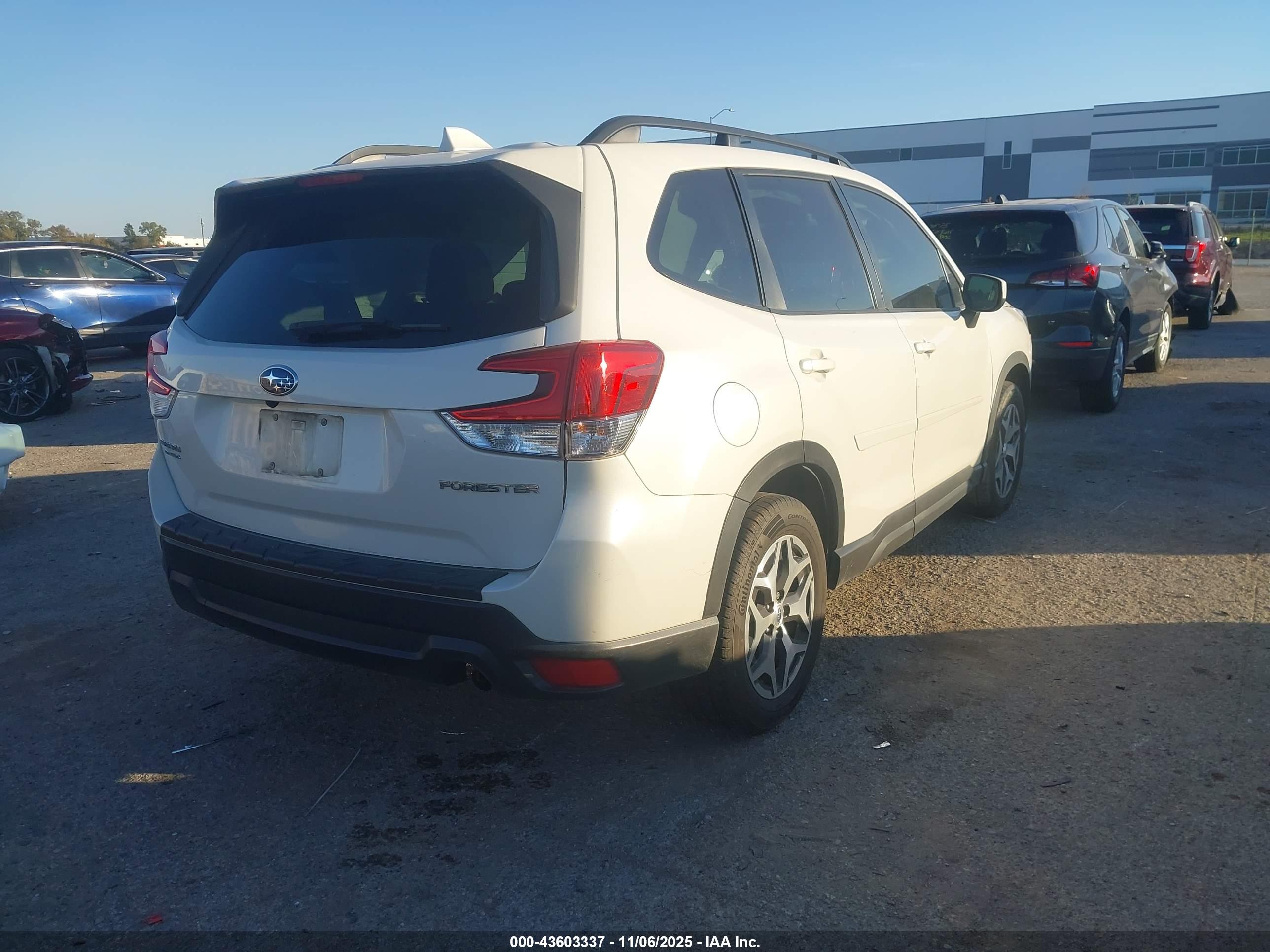 SUBARU FORESTER image 4
