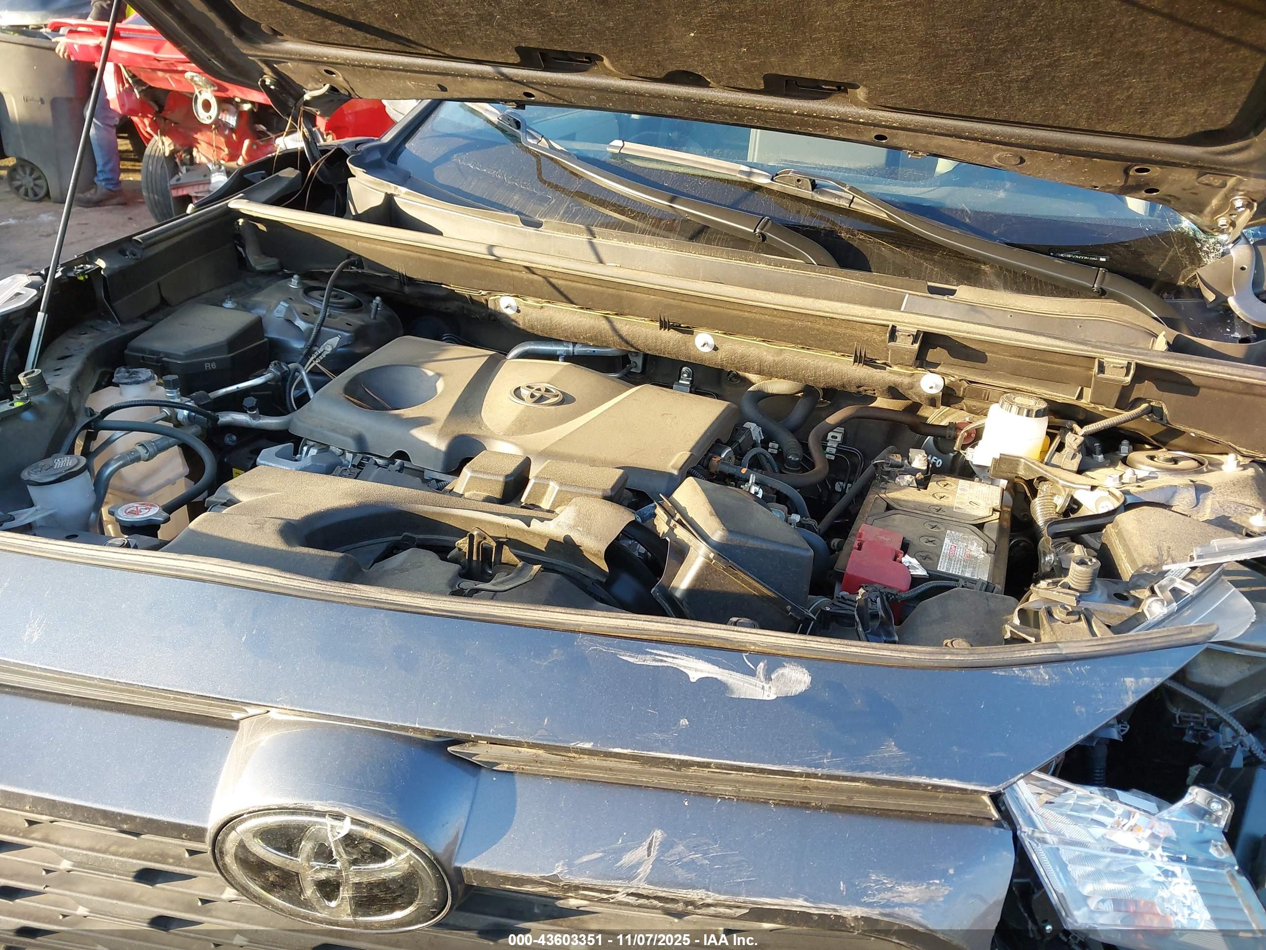 TOYOTA RAV4 image 10