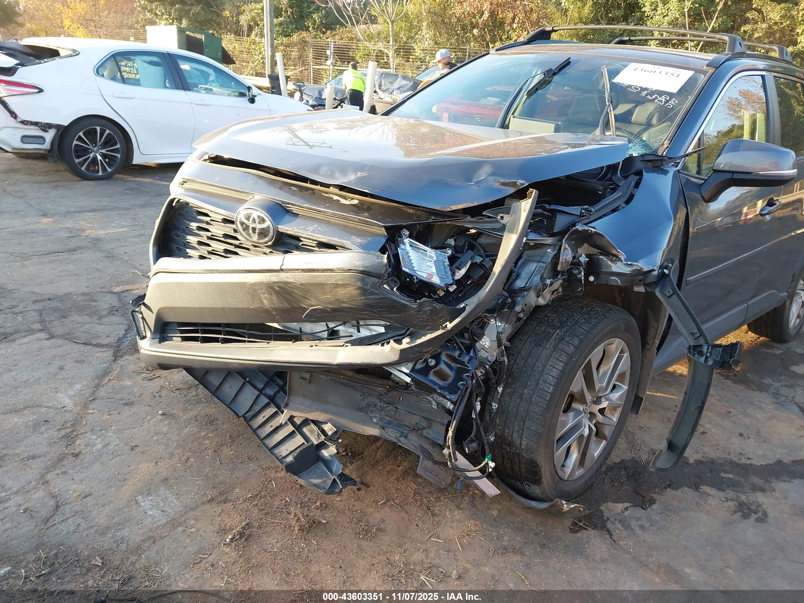 TOYOTA RAV4 image 6
