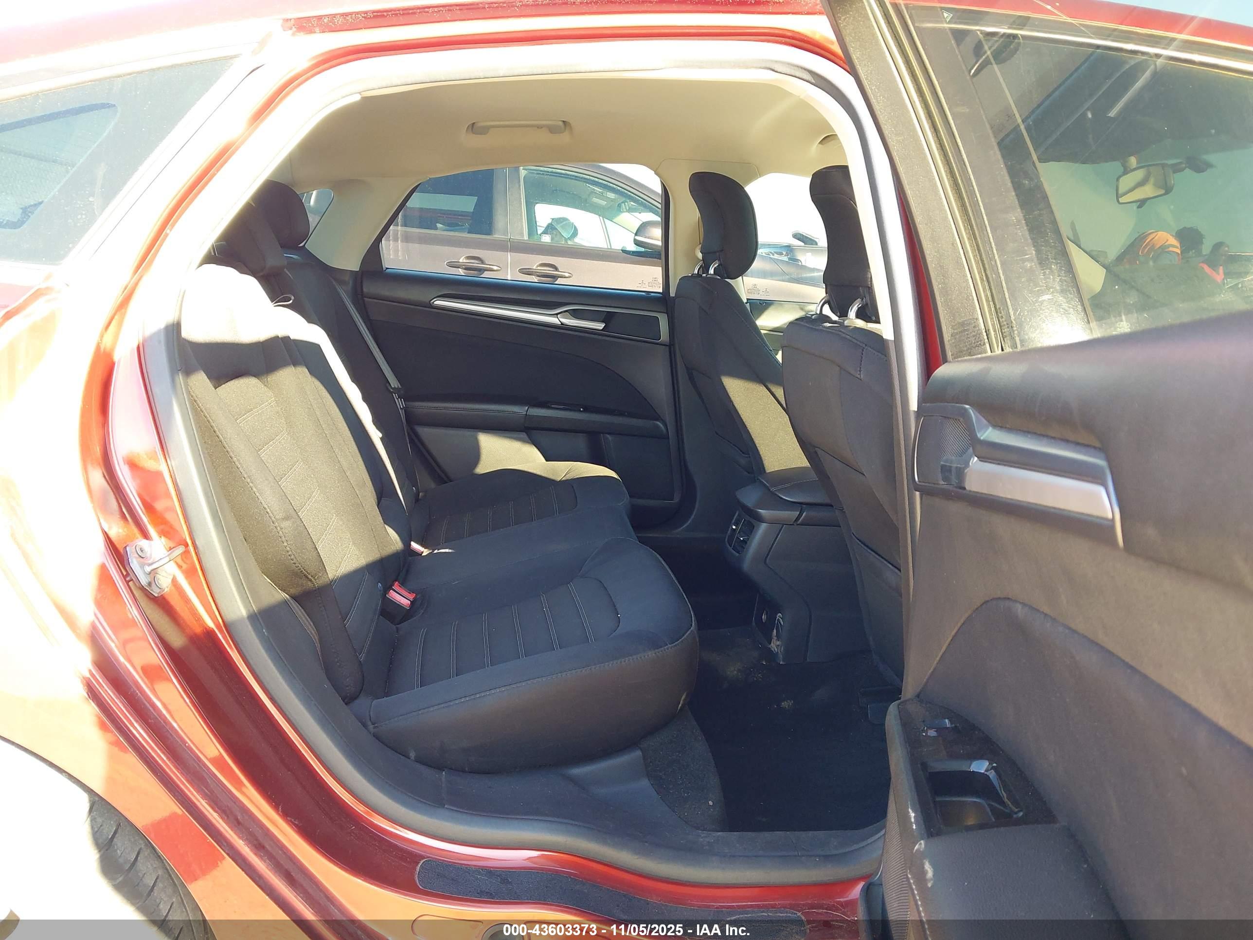 FORD FUSION image 8