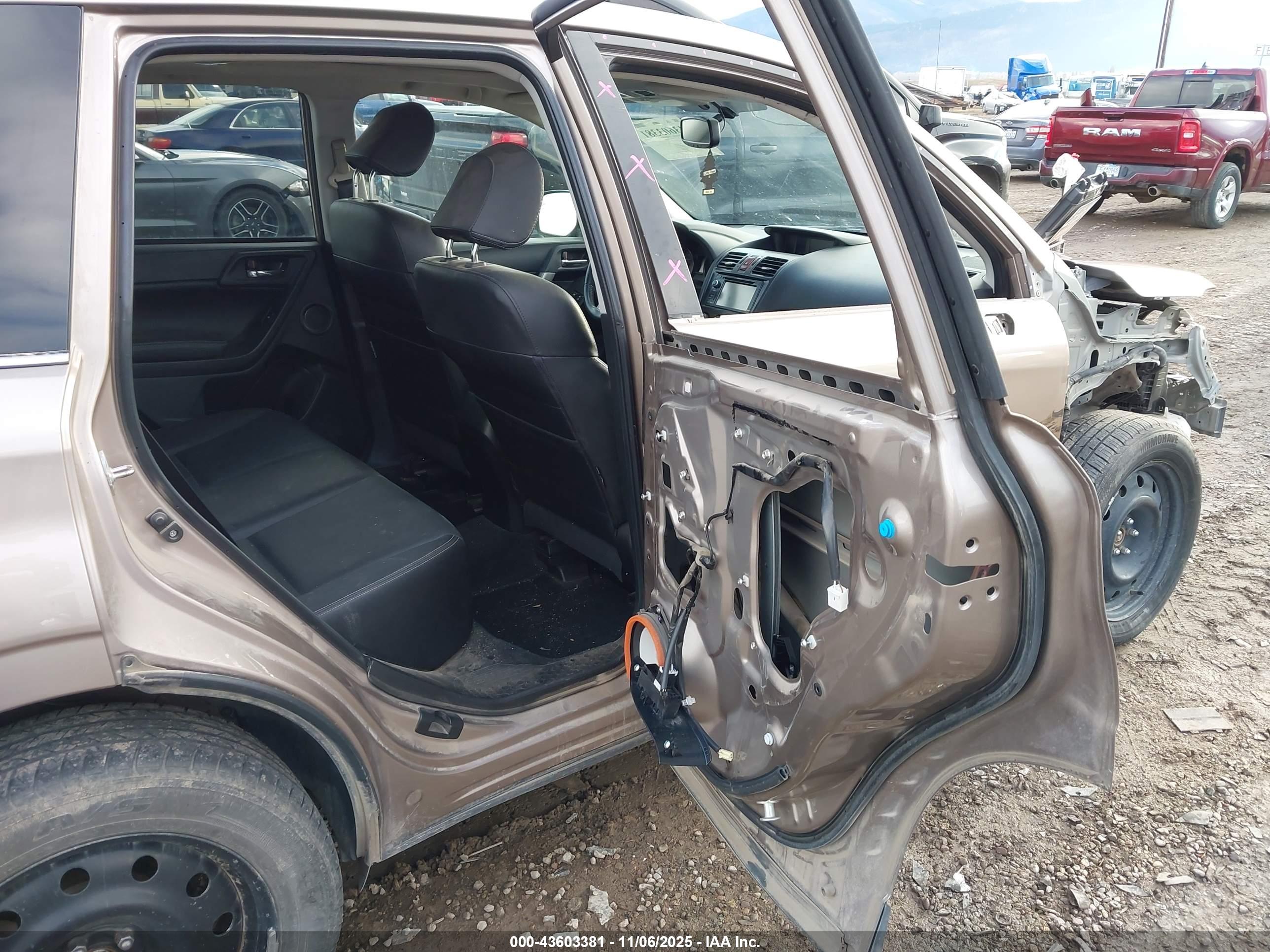 SUBARU FORESTER image 8