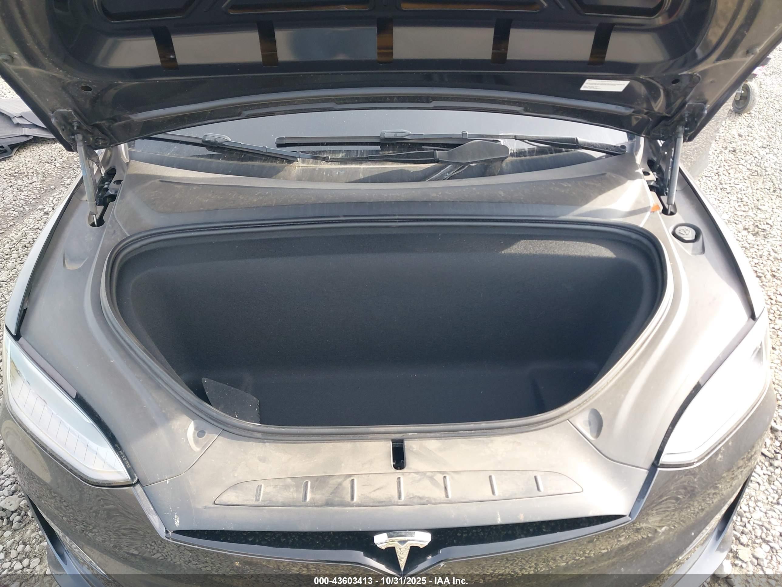 TESLA MODEL image 10