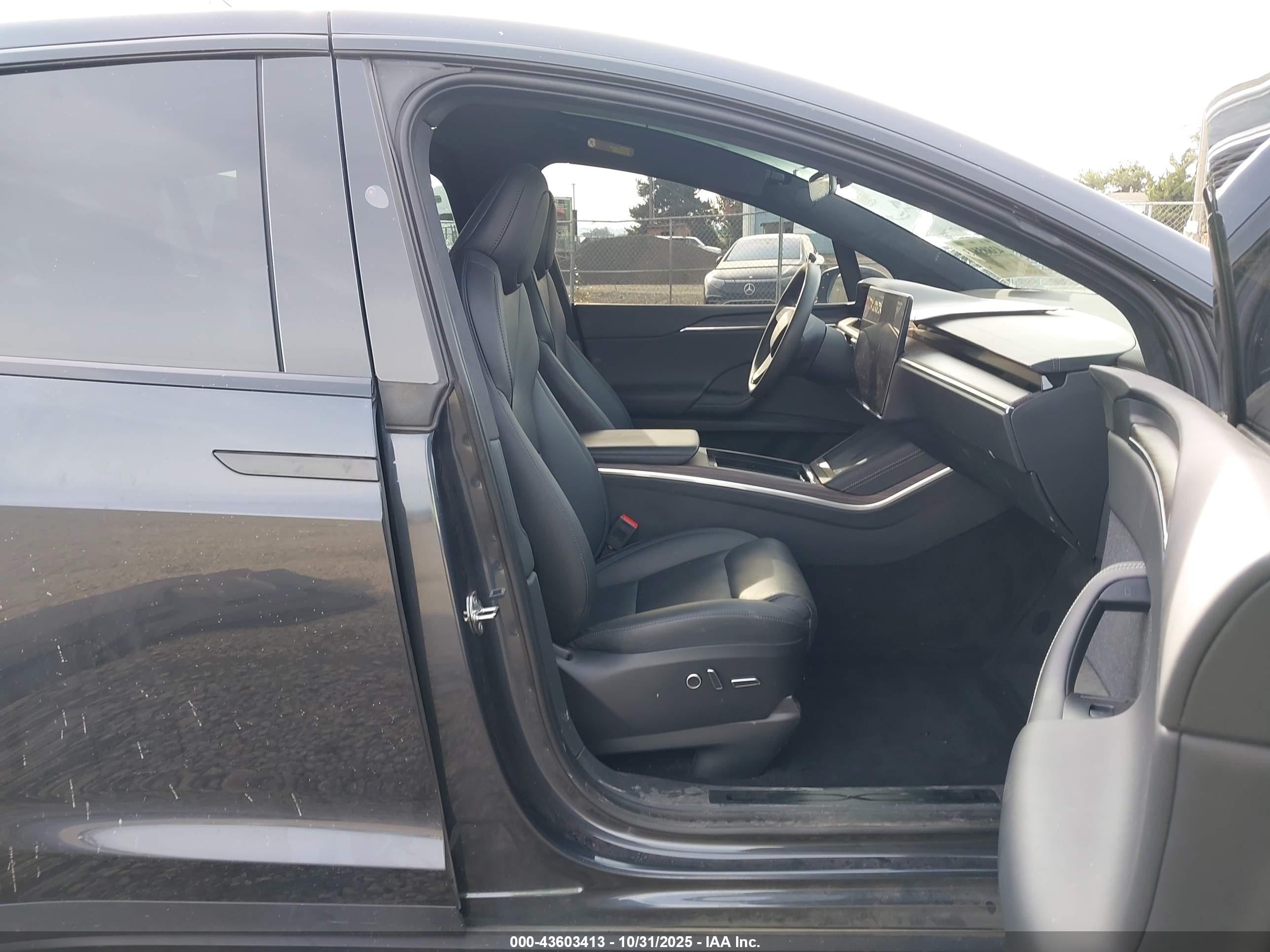 TESLA MODEL image 5