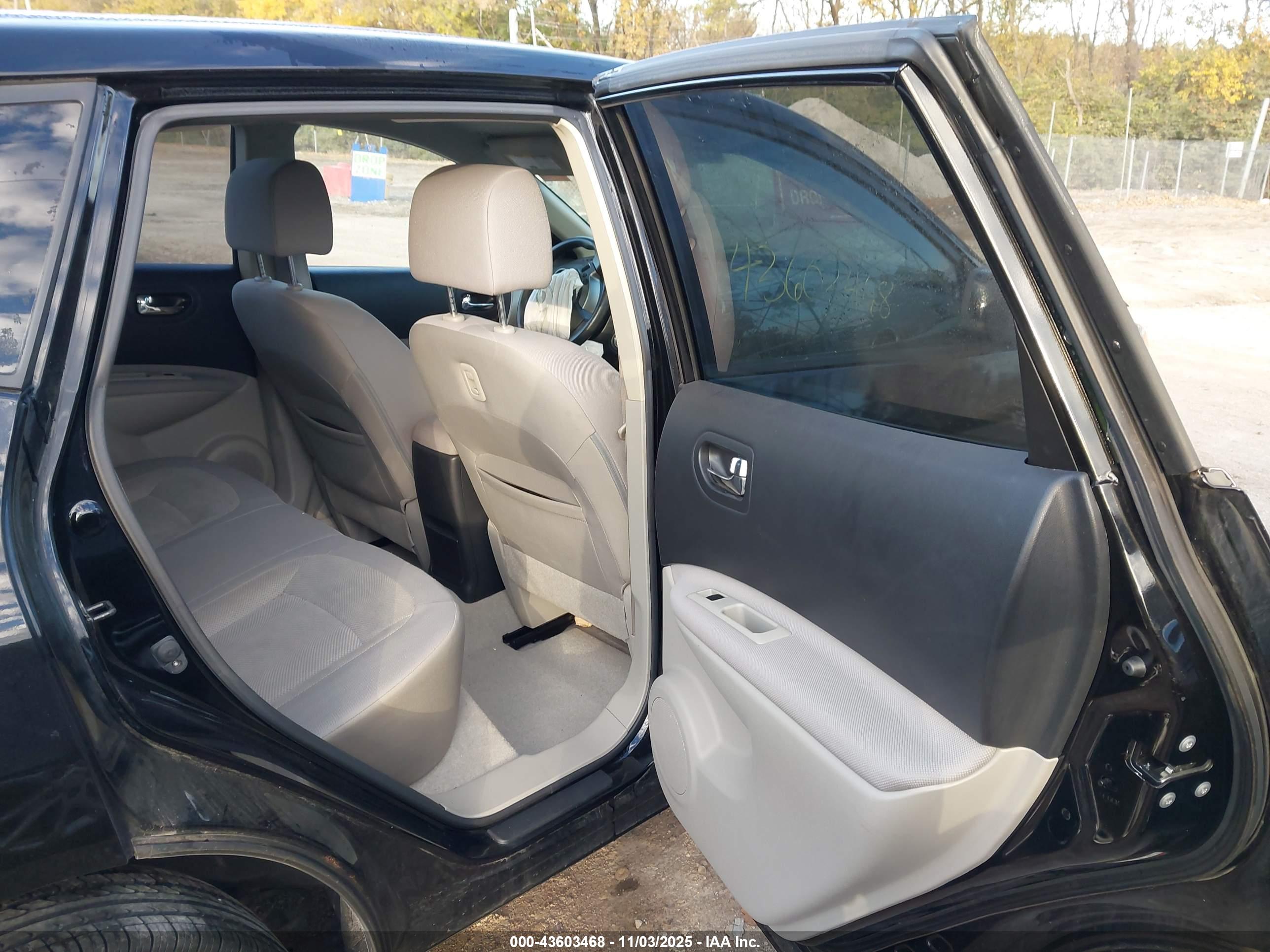 NISSAN ROGUE image 8