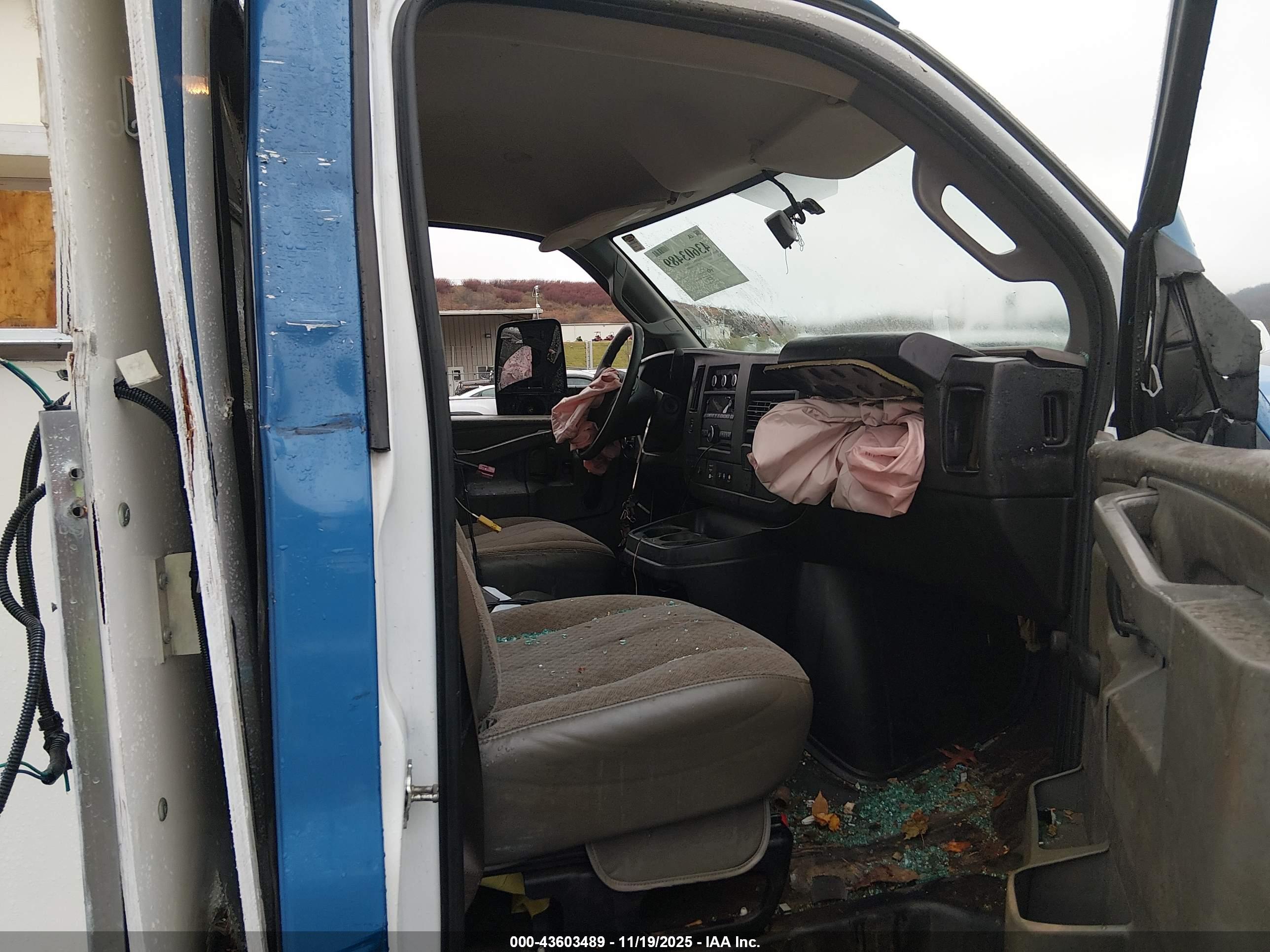 GMC SAVANA image 8