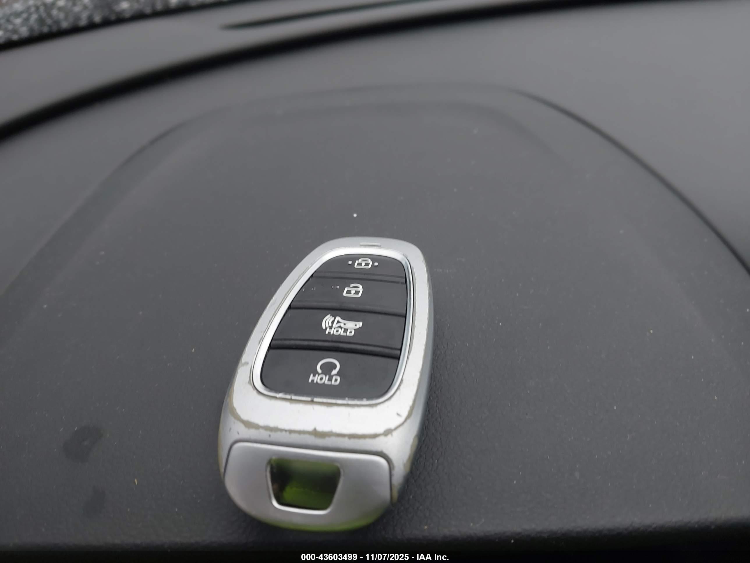 HYUNDAI TUCSON image 11