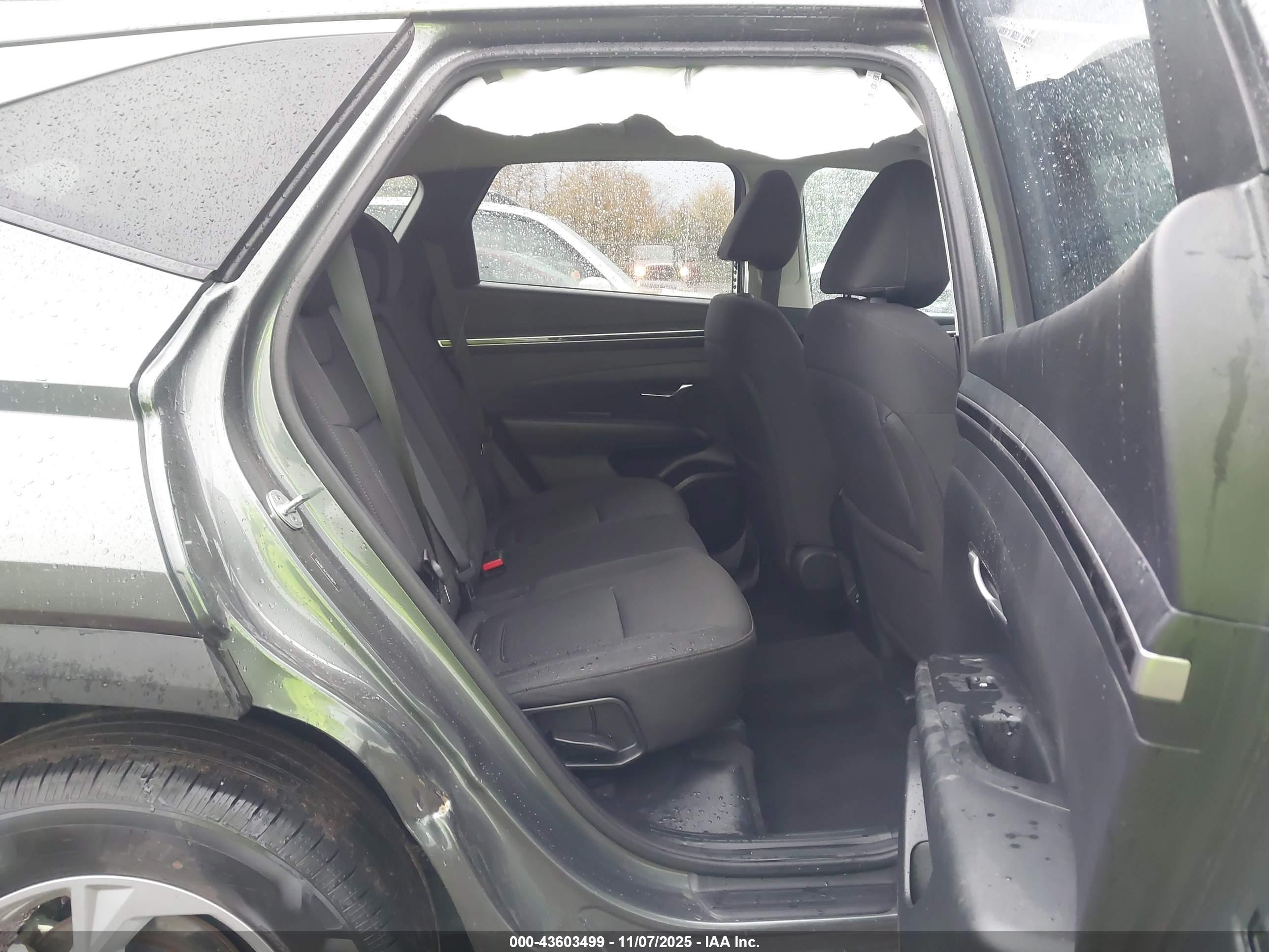 HYUNDAI TUCSON image 8