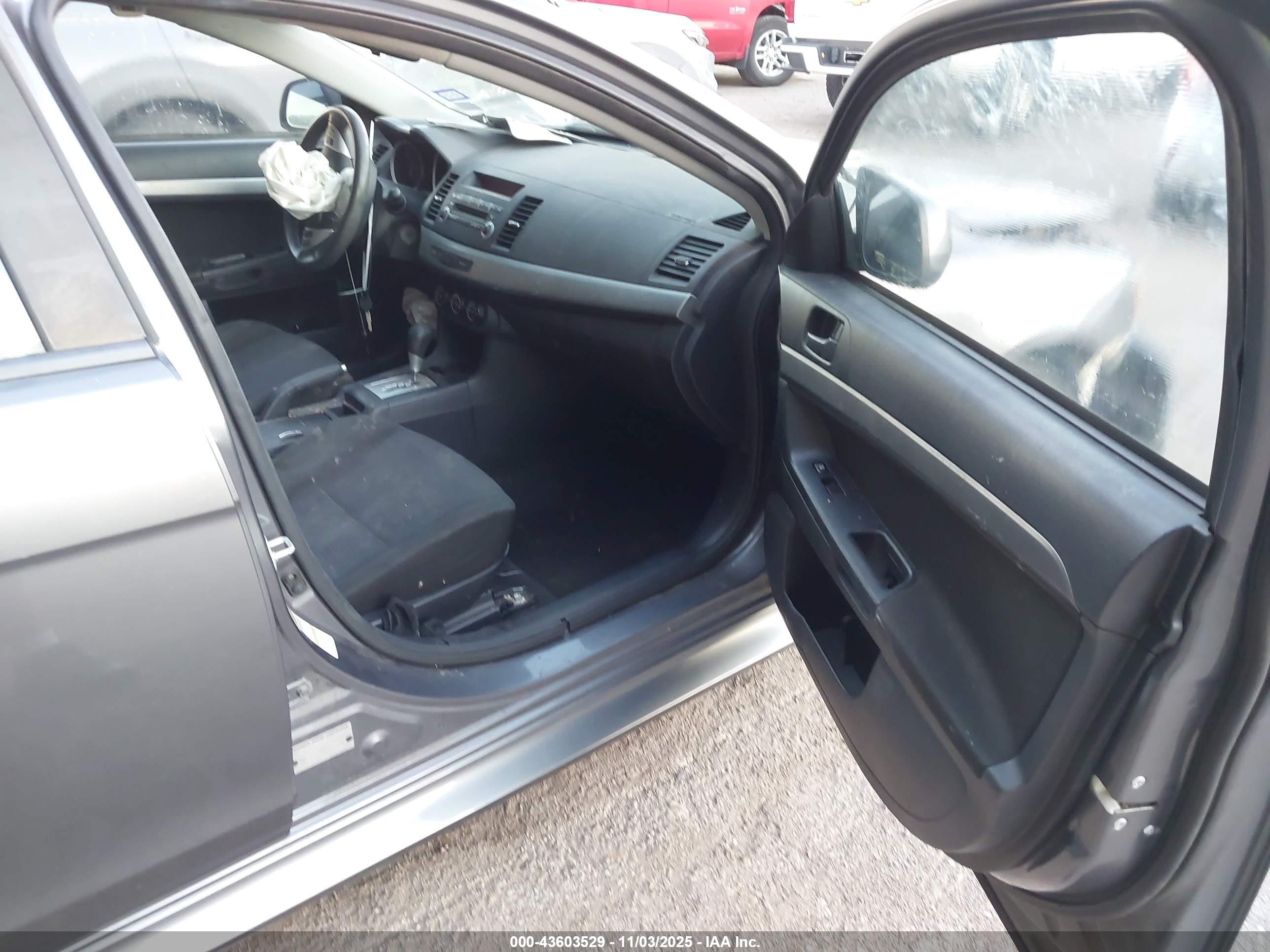 MITSUBISHI LANCER image 5