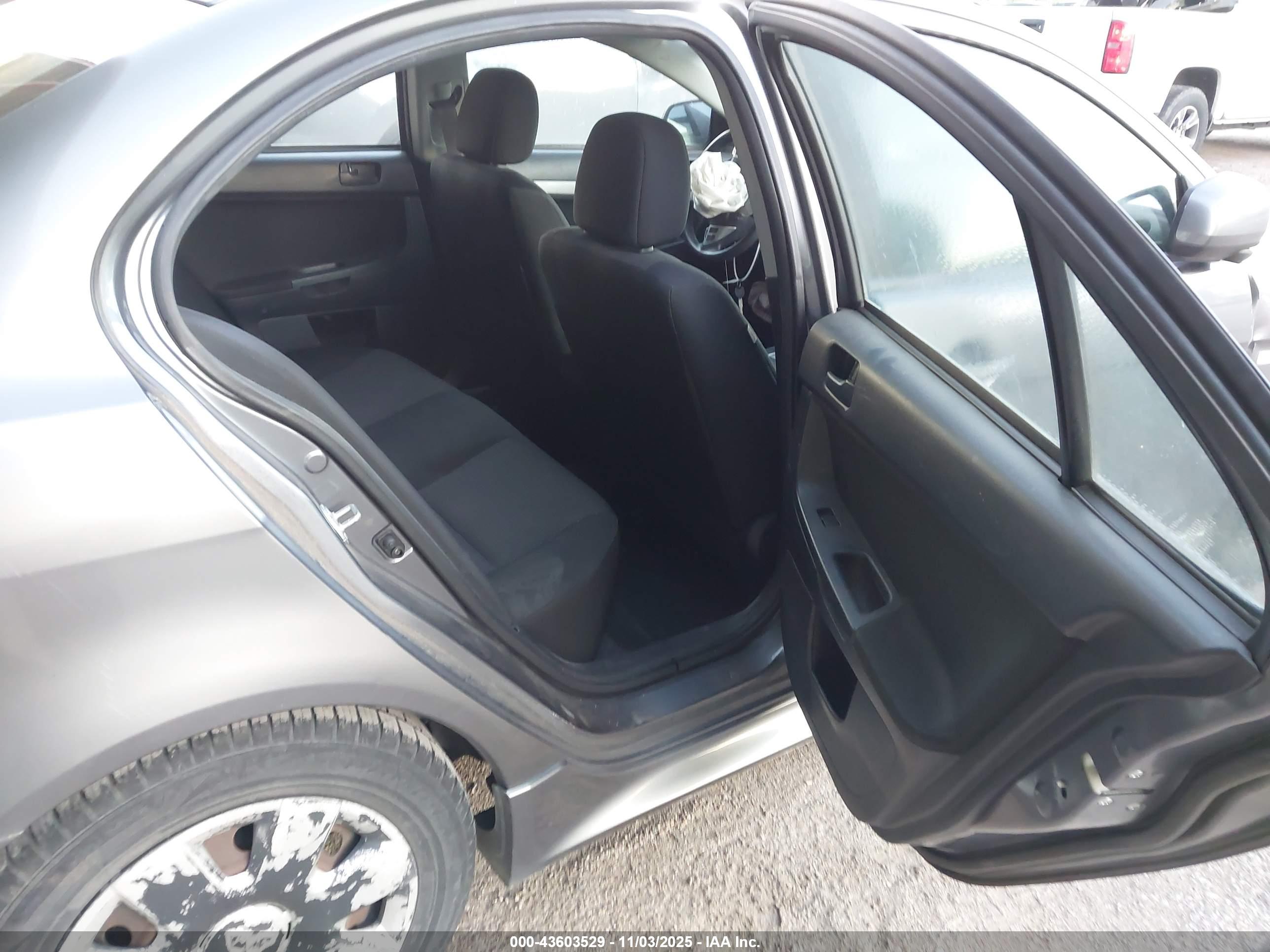 MITSUBISHI LANCER image 8