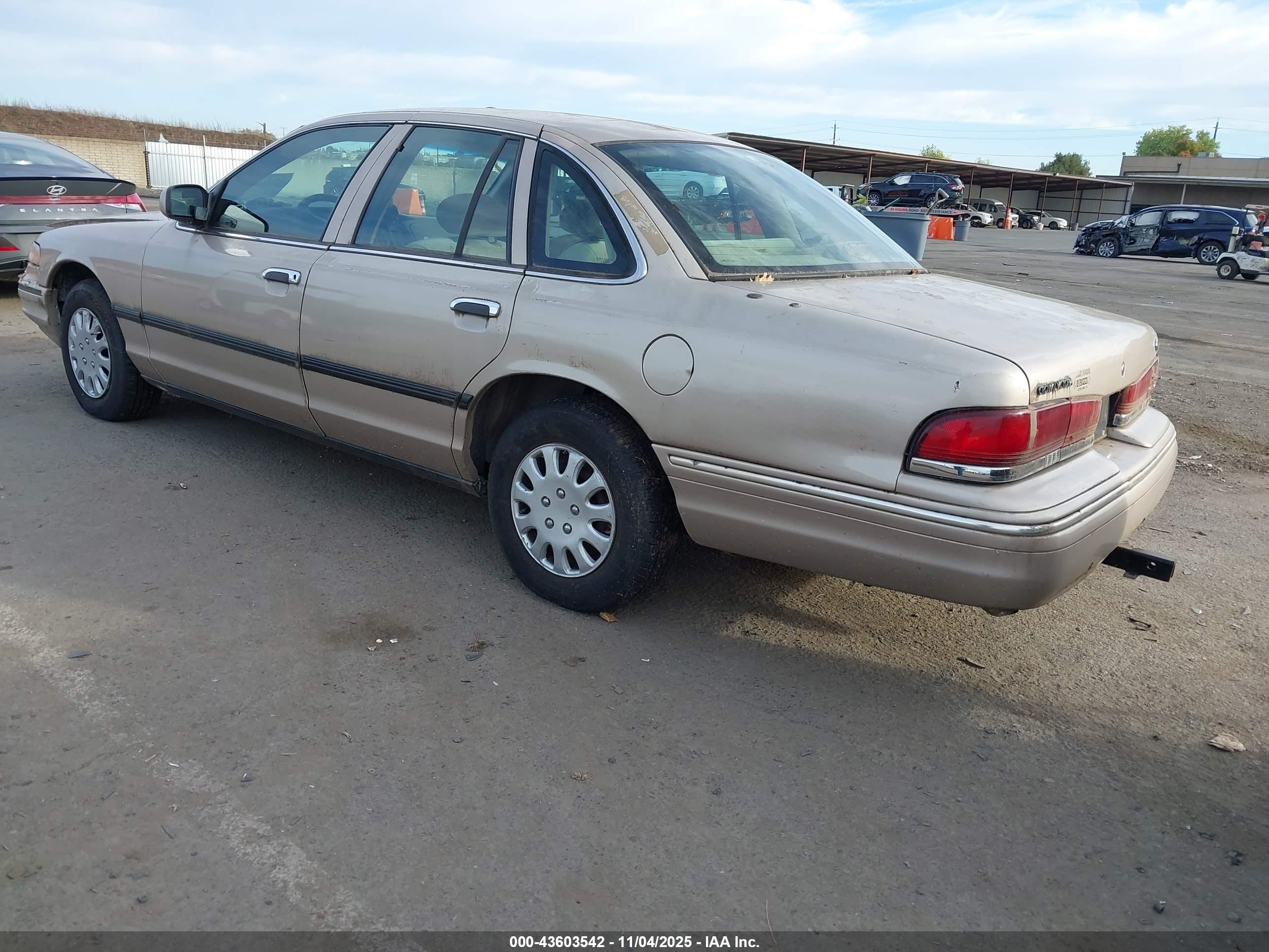 FORD CROWN image 3