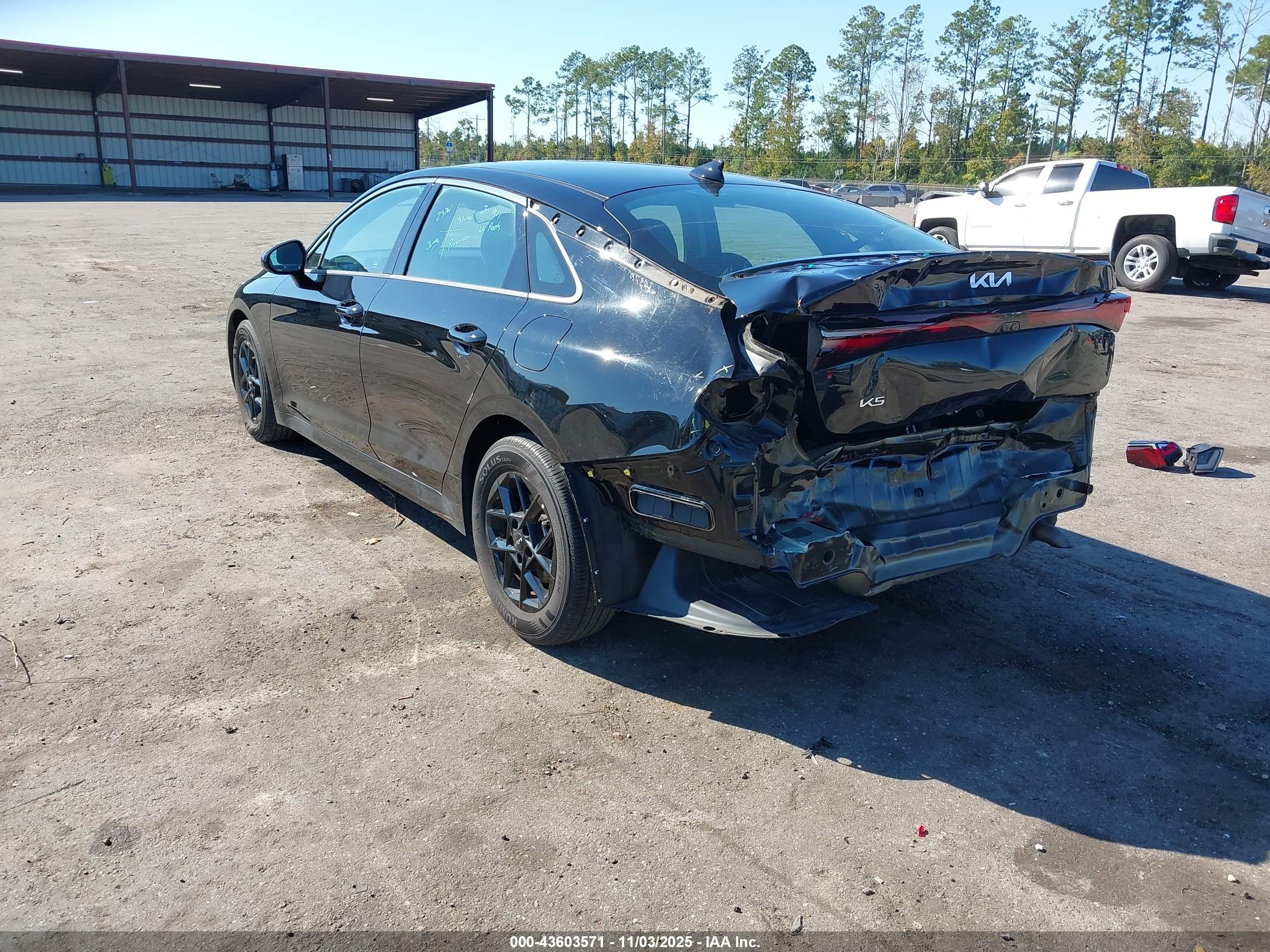 KIA K5 image 3