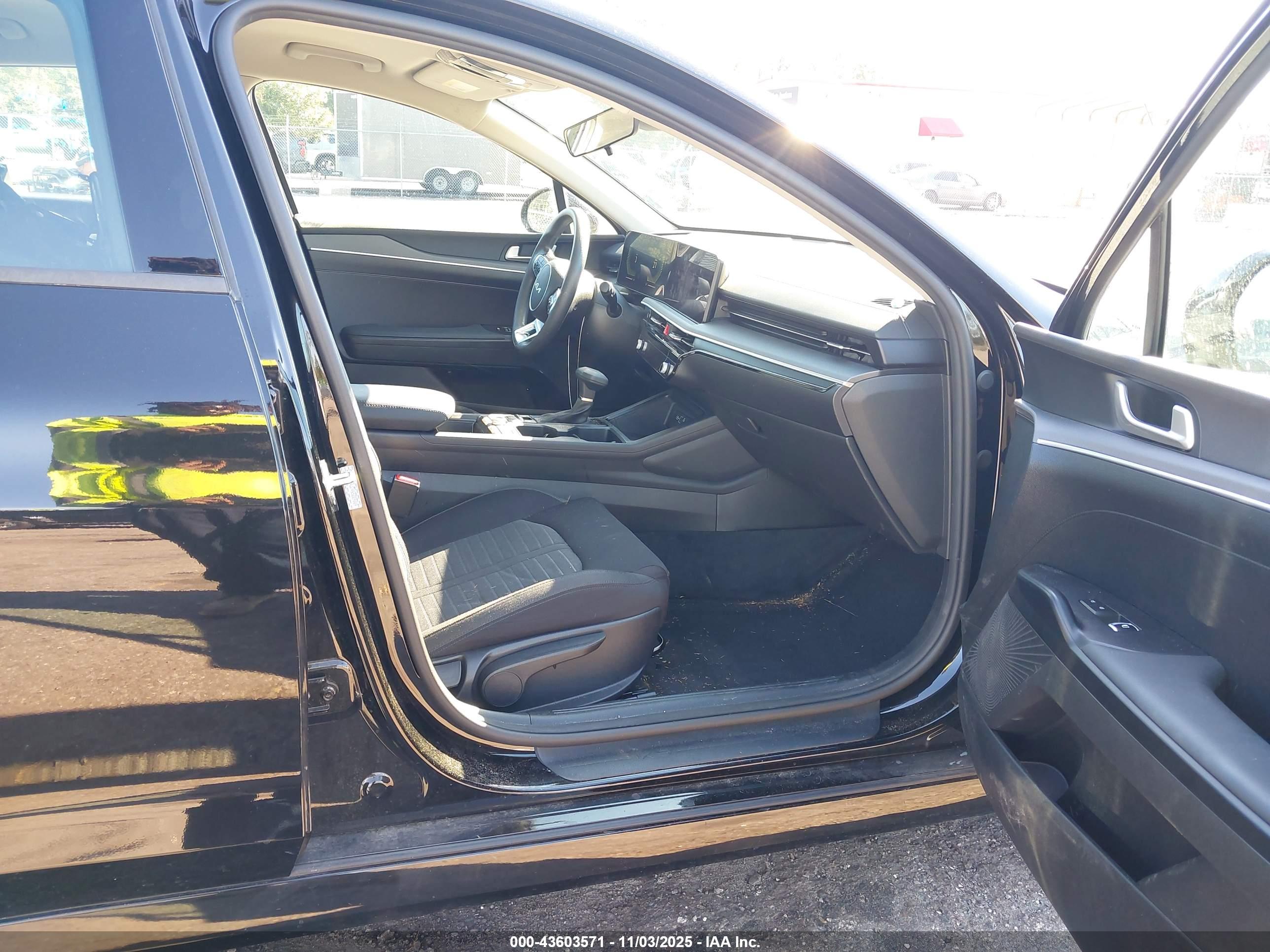KIA K5 image 5