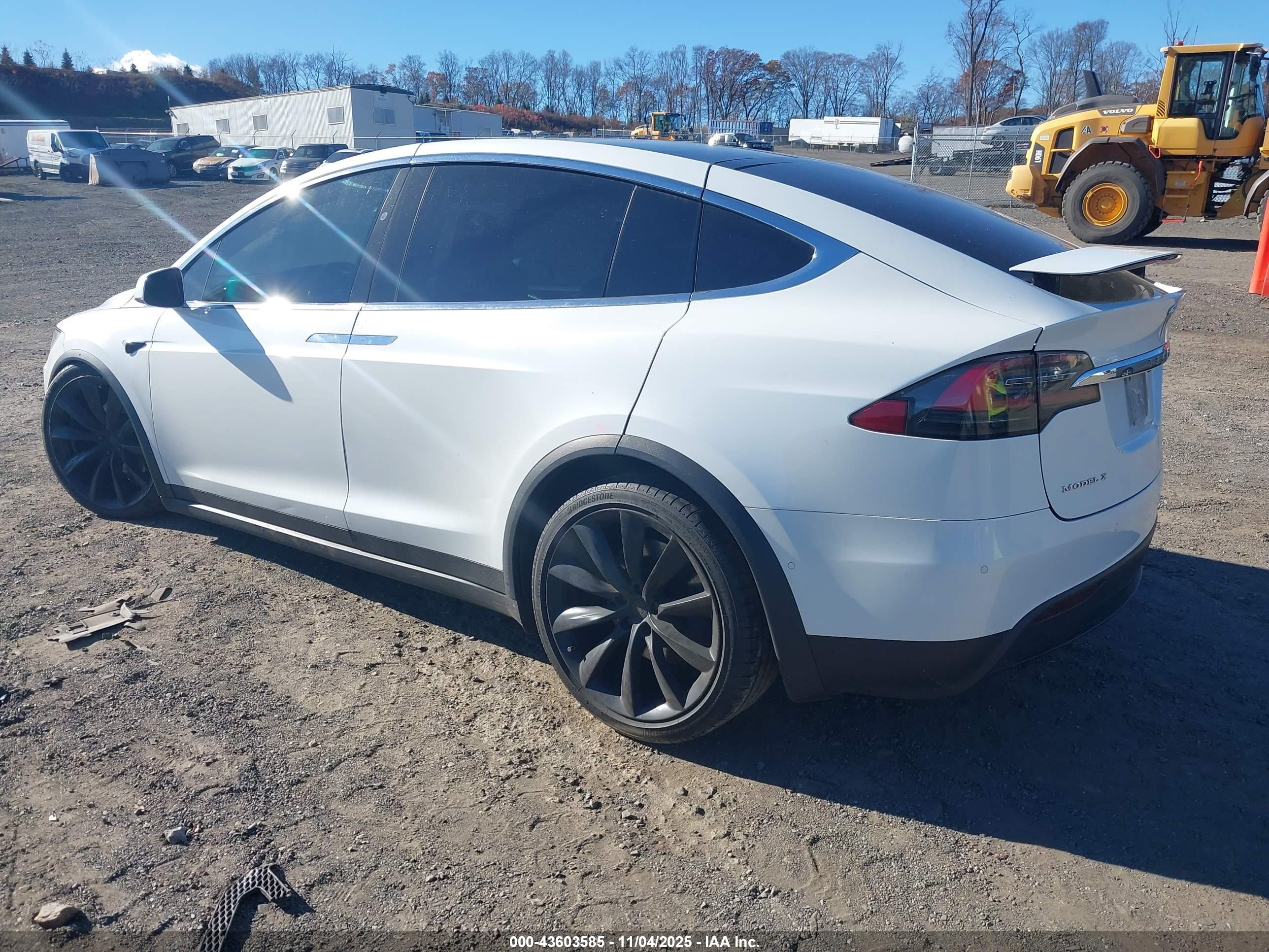 TESLA MODEL image 3
