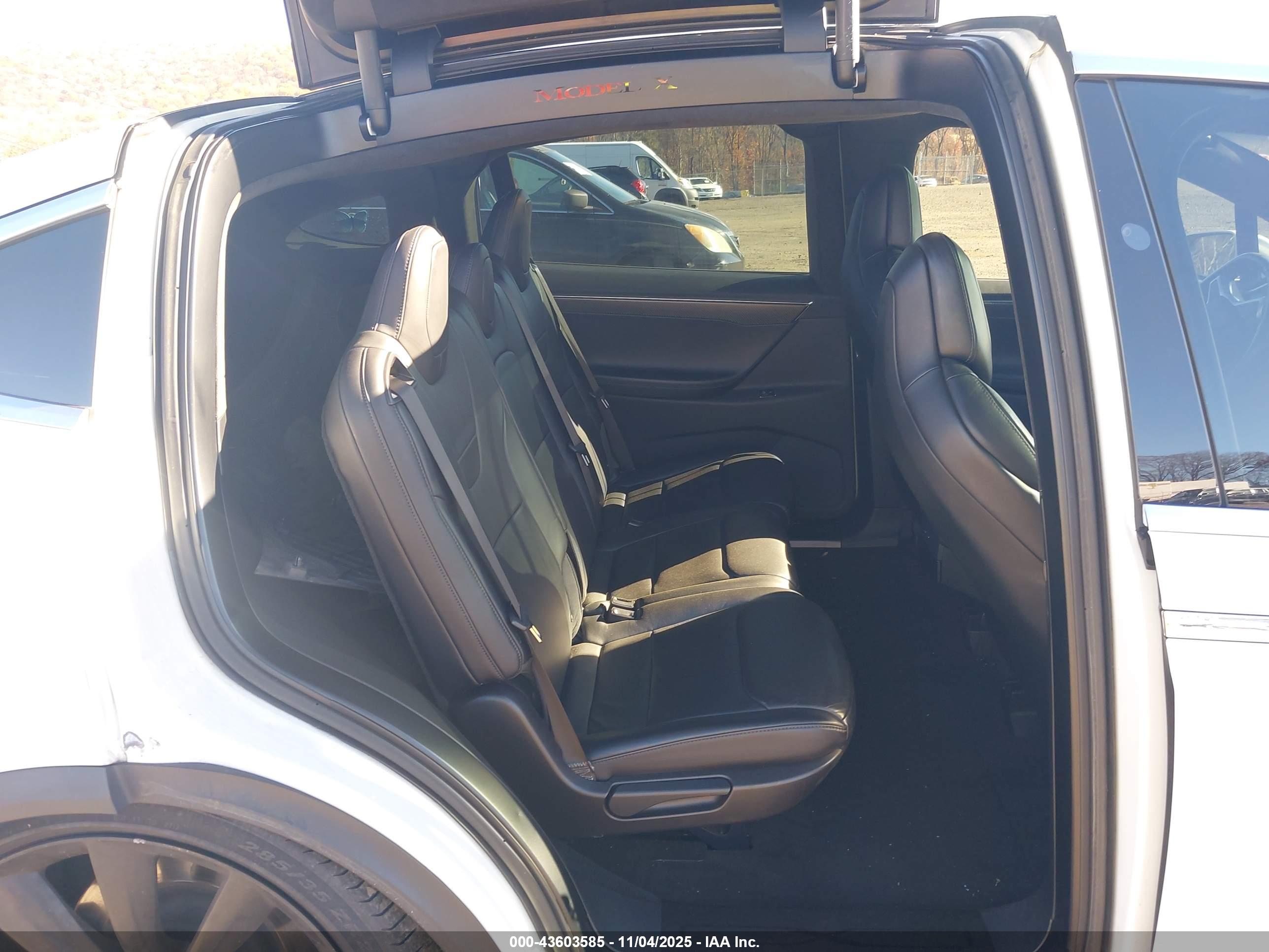 TESLA MODEL image 8
