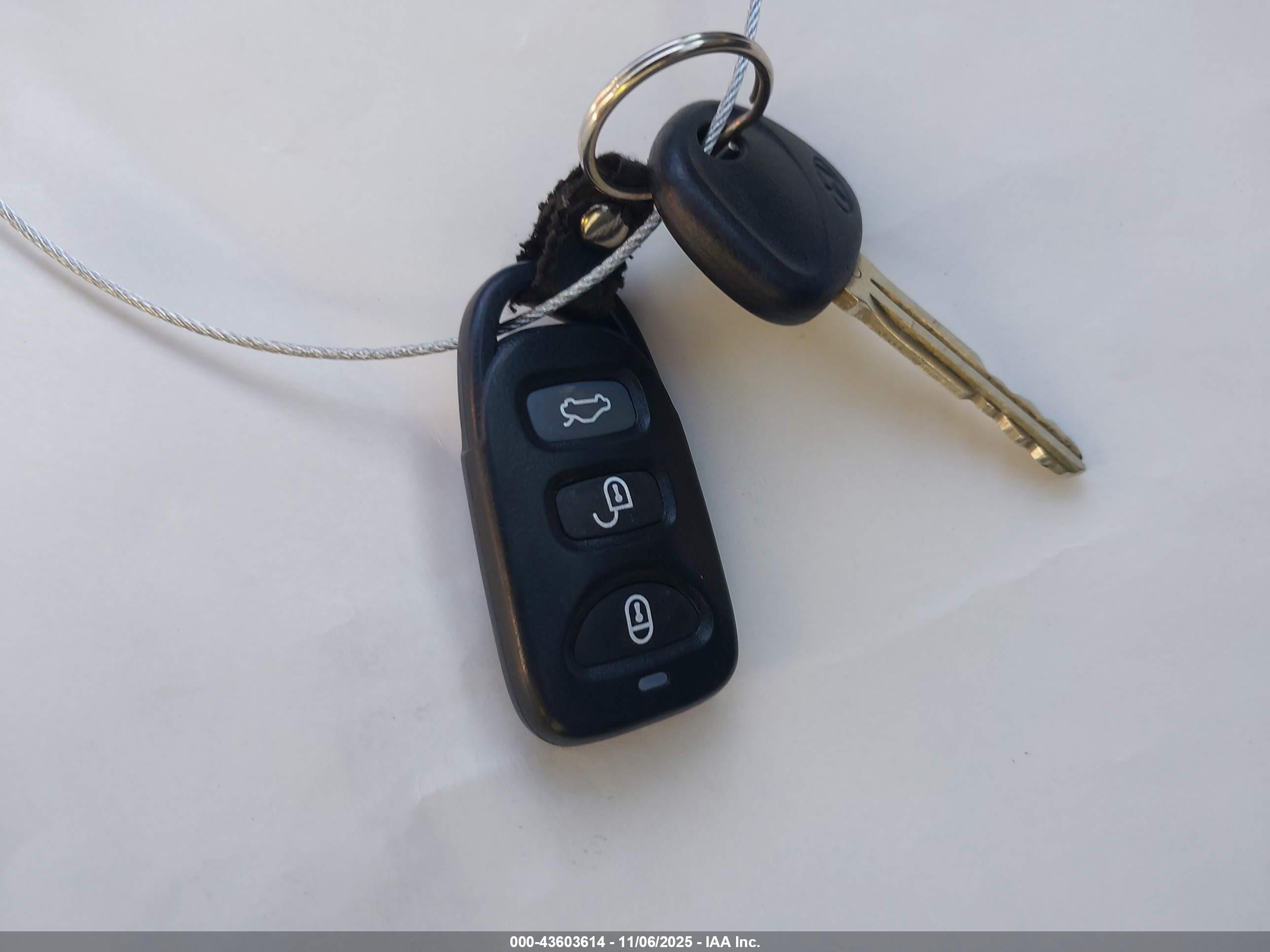HYUNDAI ELANTRA image 11