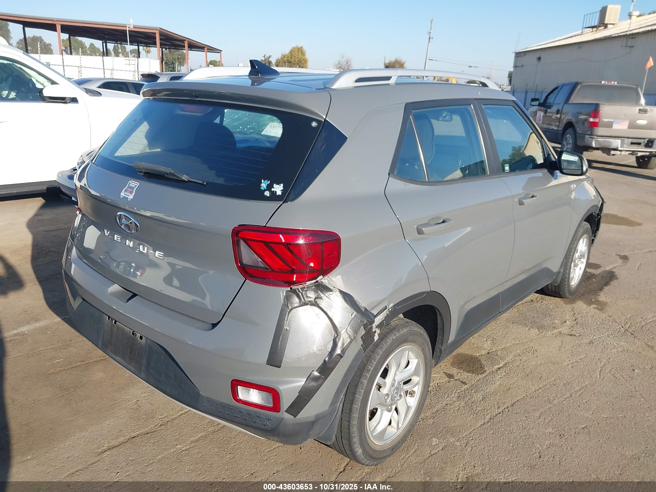 HYUNDAI VENUE image 4