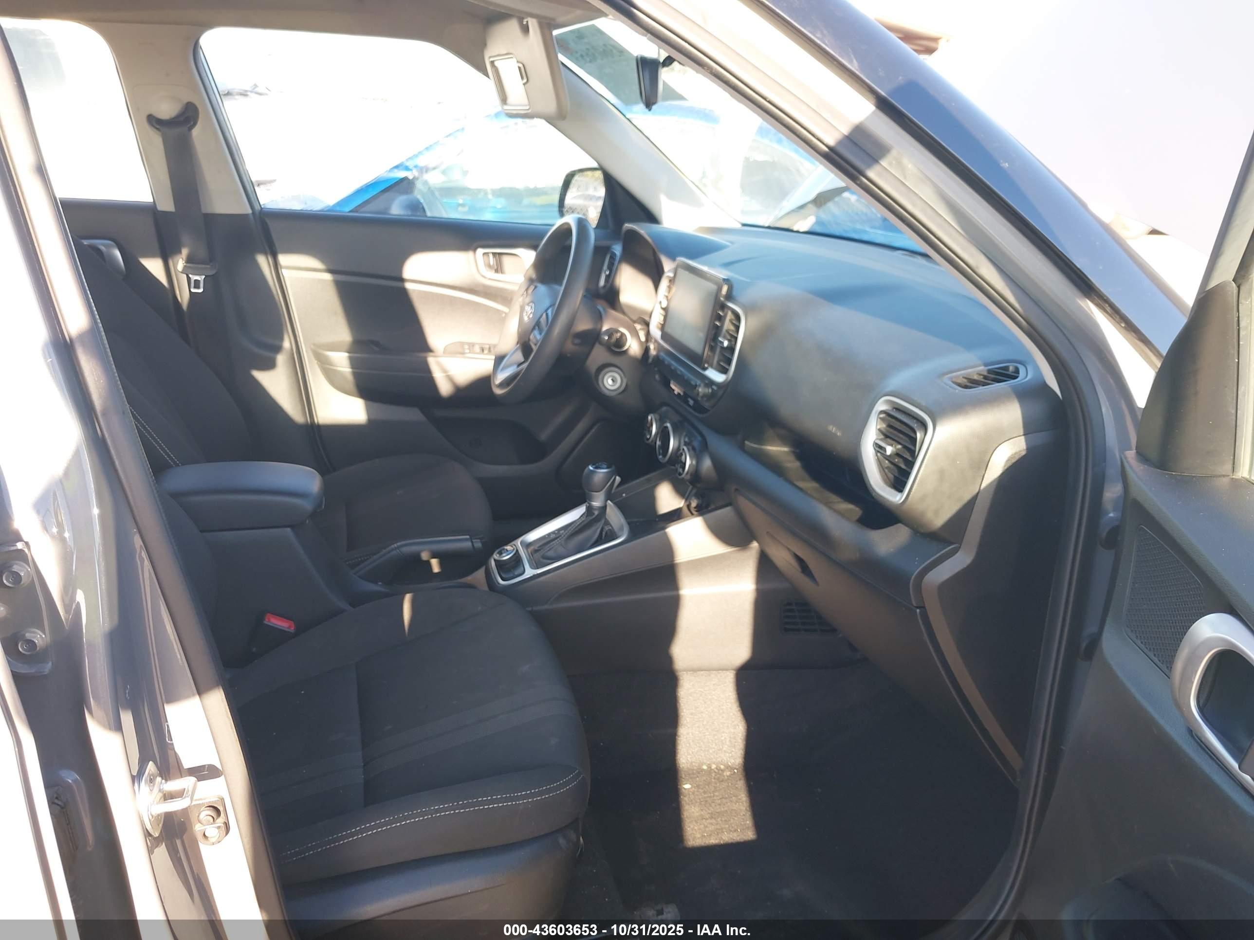 HYUNDAI VENUE image 5